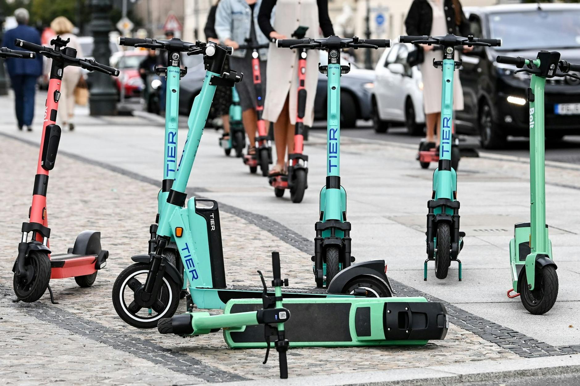 E-Scooter auf dem Boulevard Unter den Linden
