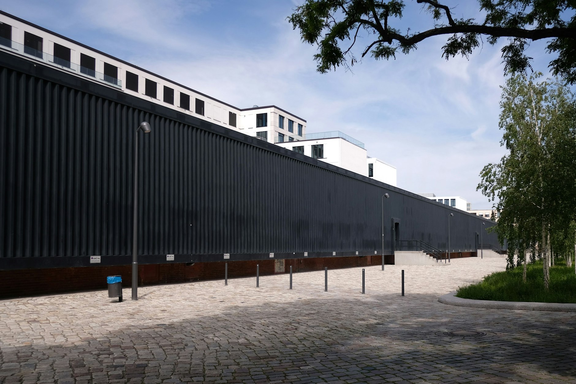 Die Rieckhallen mit Birkenhain am Nationalgalerie-Museum Hamburger Bahnhof. Hier hat die junge Kunst nun auch weiterhin ein Zuhause.