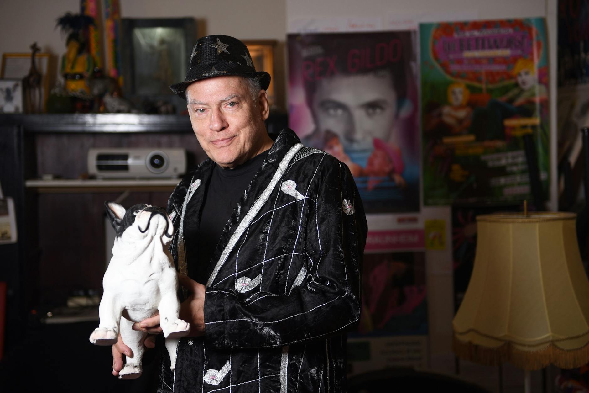 Rosa von Praunheim in seiner Wohnung in Berlin-Charlottenburg