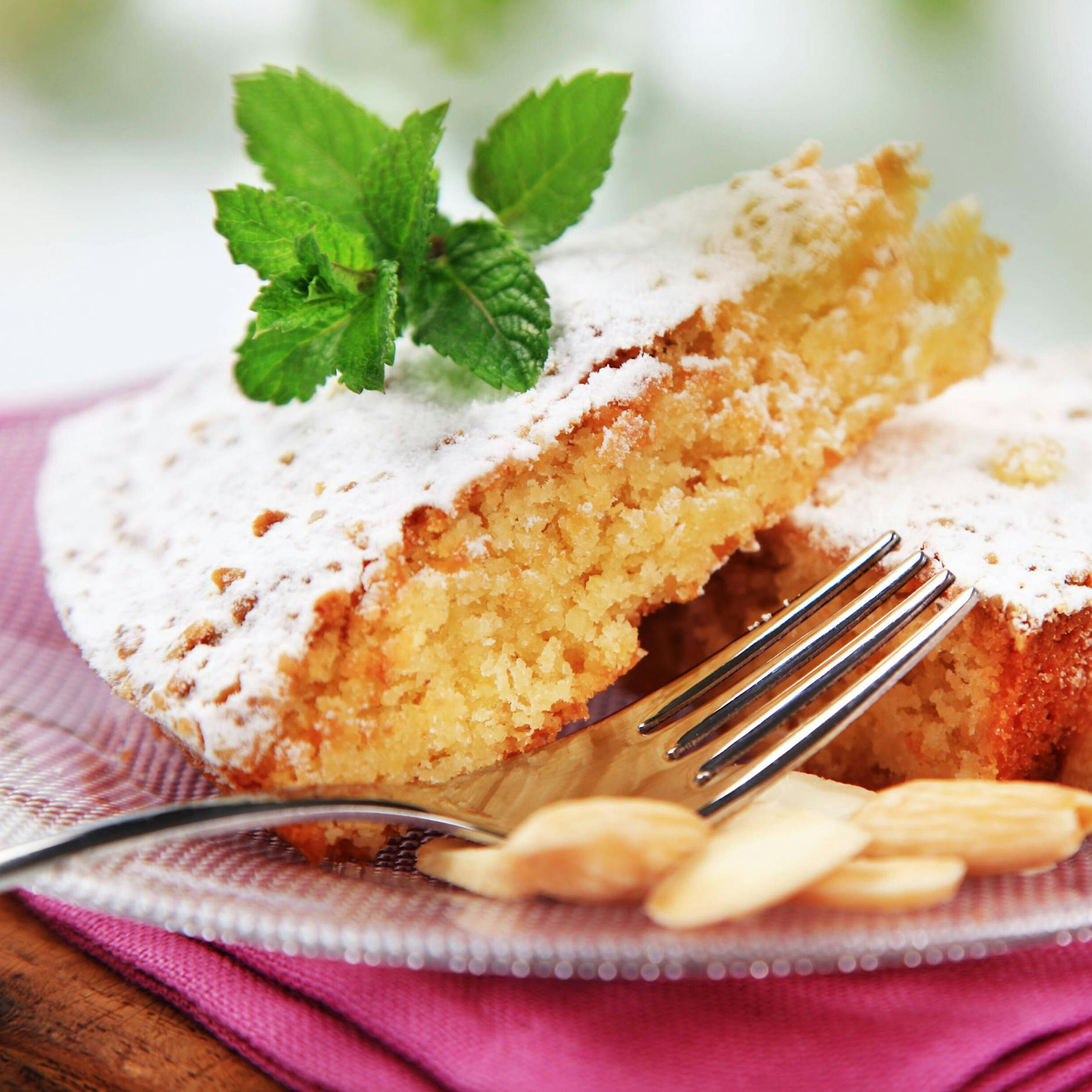 Wie bei Oma: Supersaftiger Marzipankuchen – mit diesem genialen Rezept wird er zum Hochgenuss!