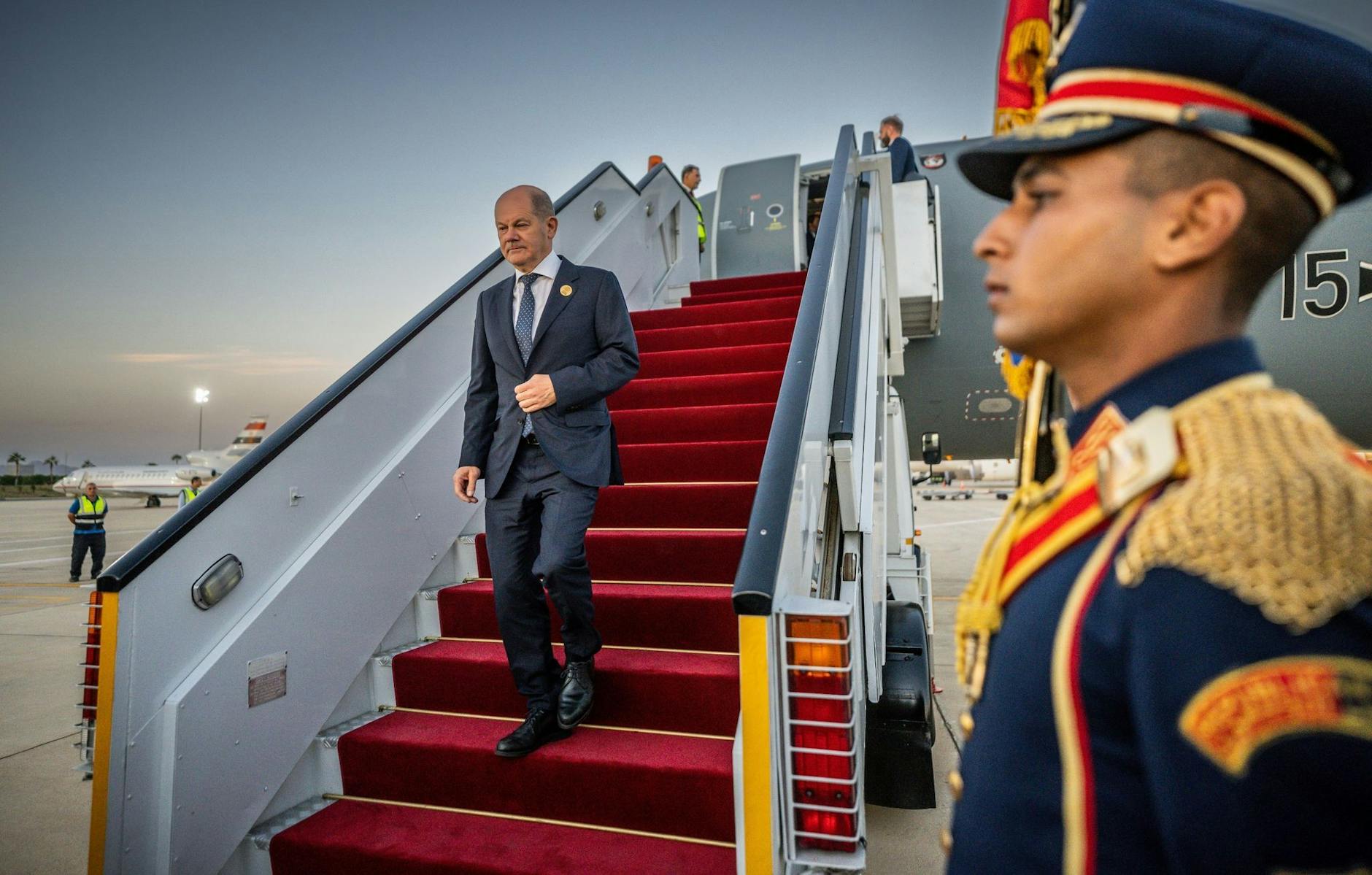 dpatopbilder - Bundeskanzler Olaf Scholz am Montag in Scharm El Scheich.