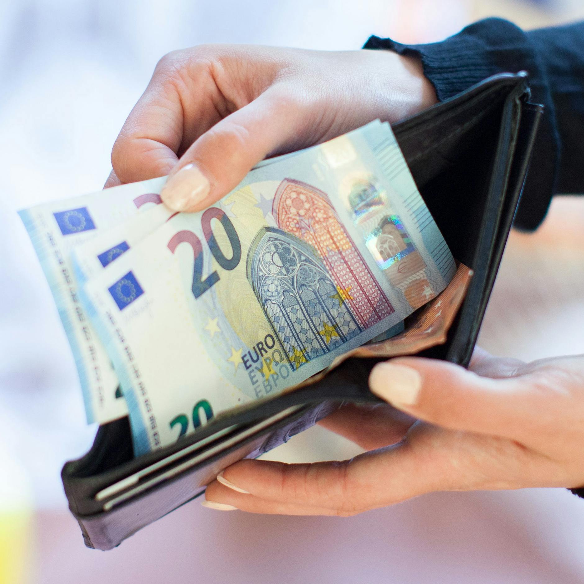 Neuer Schulden-Atlas! Weniger Schulden, aber Experten warnen: SO VIELE können Rechnungen bald nicht mehr bezahlen