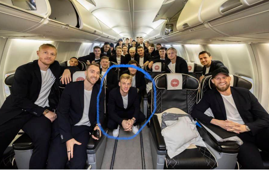 Image - Mittendrin, statt nur dabei! Herthas Torwart Oliver Christensen auf dem Flug zur WM und das freche Foto