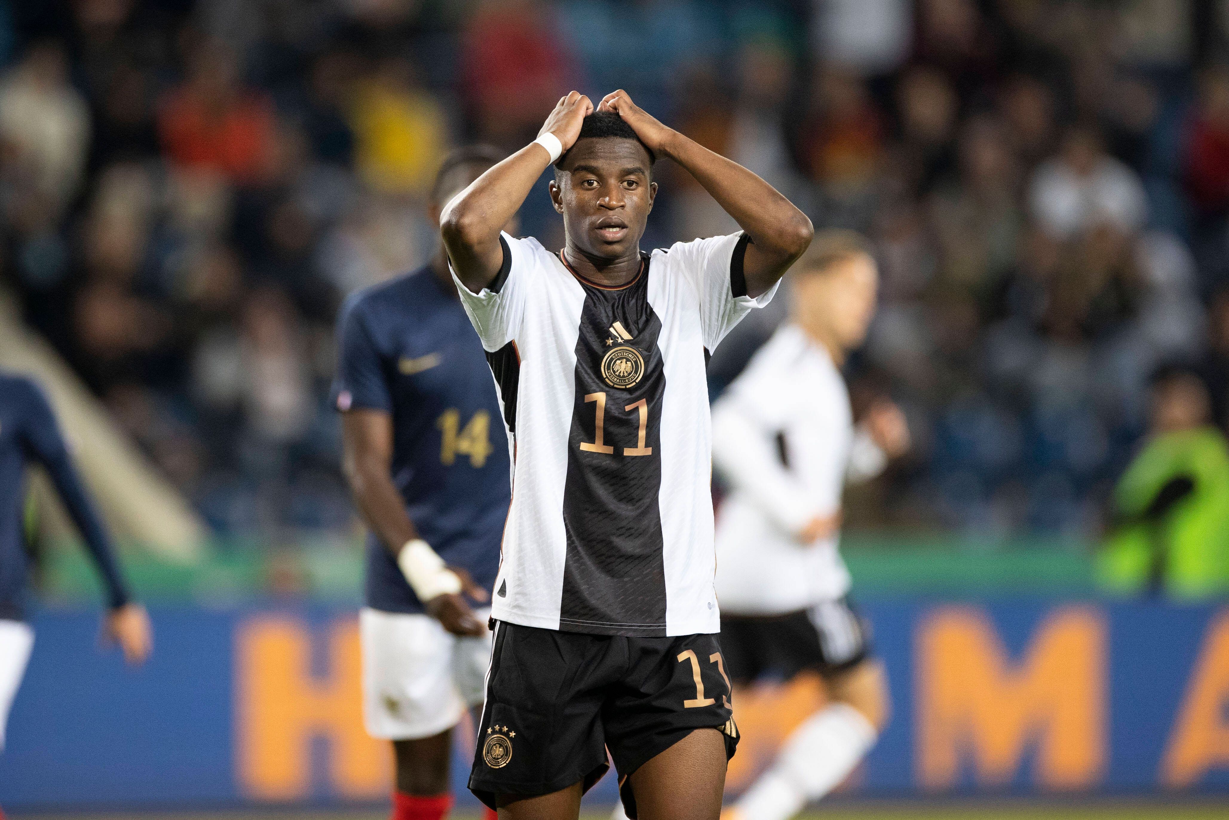 Image - Deutschlands Youssoufa Moukoko ist der jüngste WM-Spieler, da könnte ein Oldie-Mexikaner glatt der Papa sein