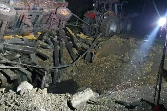 Dieses Foto bringt Radio Zet, es soll vom Einschlag russischer Raketen stammen. 