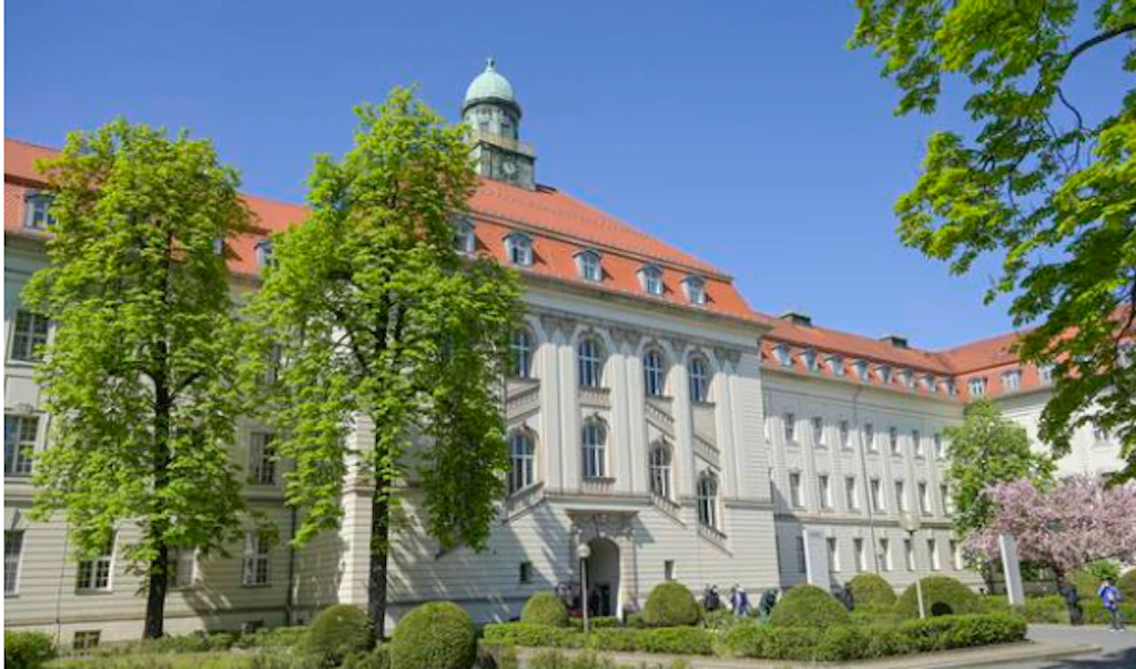 Klinik-Skandal: Charité entlässt Klinikdirektor