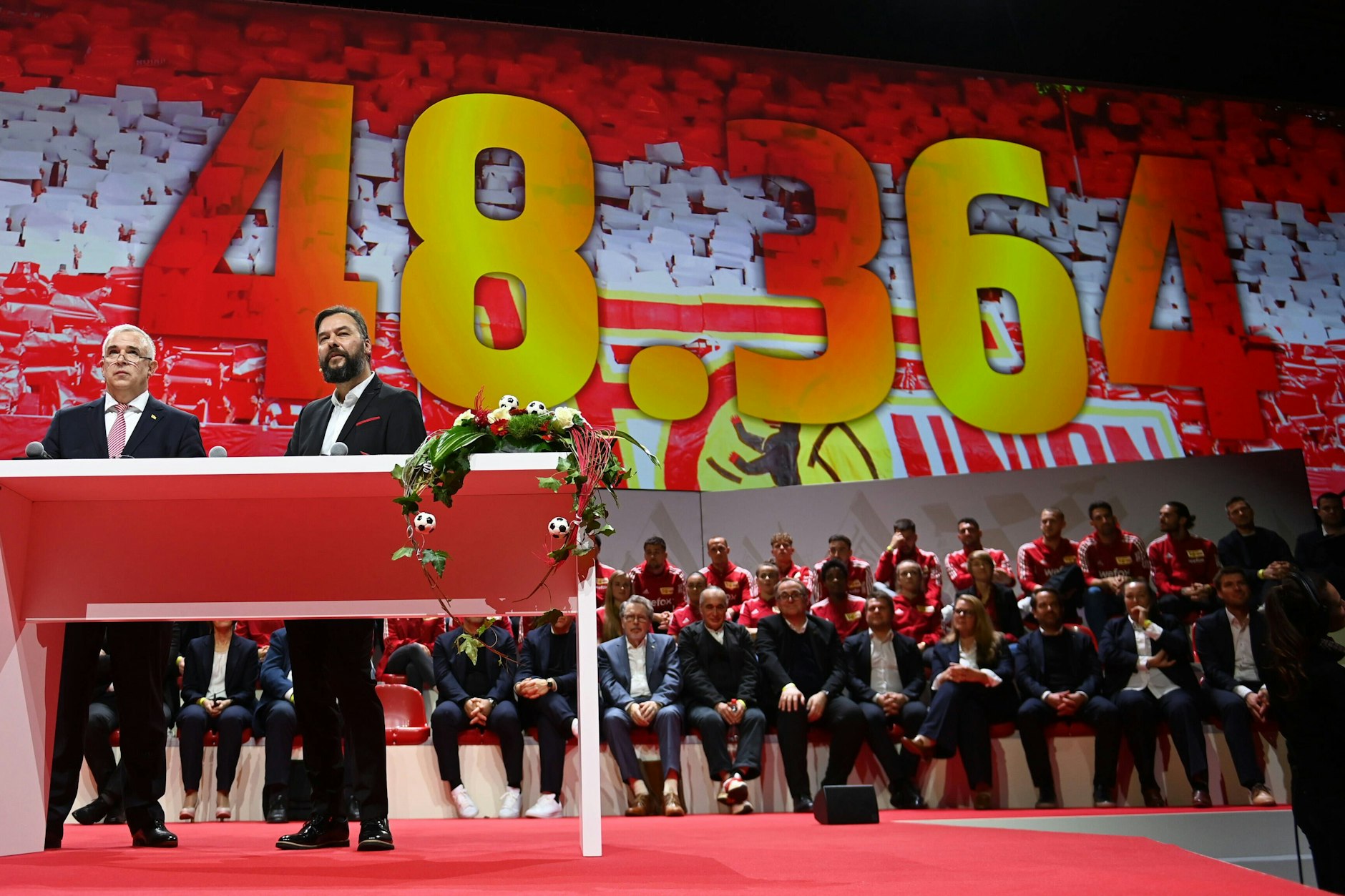 Die wohl schönste Zahl des Abends: 48.364 Mitglieder verzeichnet der 1. FC Union Berlin und feierte das am Montagabend im Tempodrom.