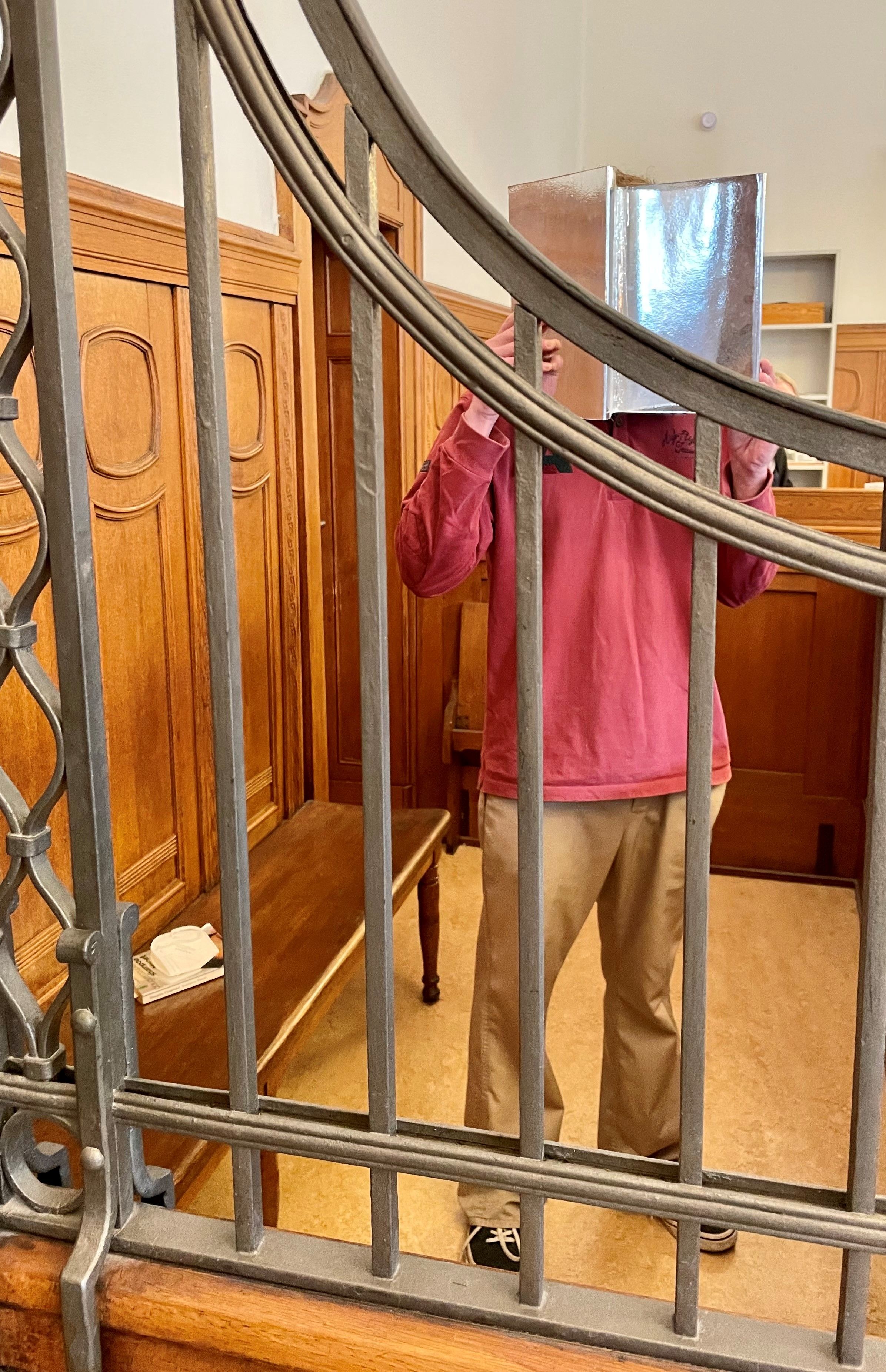 Irrer Schläger-Prozess: Nackter Opa-Hasser prügelt im Wahn auf Berliner Rentner ein!