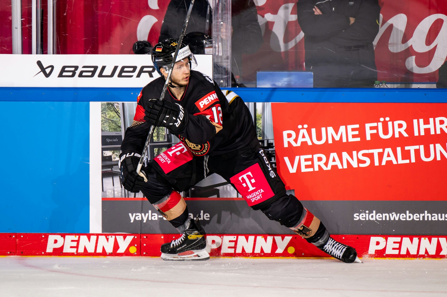 Eisbär Eric Mik verletzte sich beim Deutschland-Cup, fällt vier bis sechs Wochen aus.