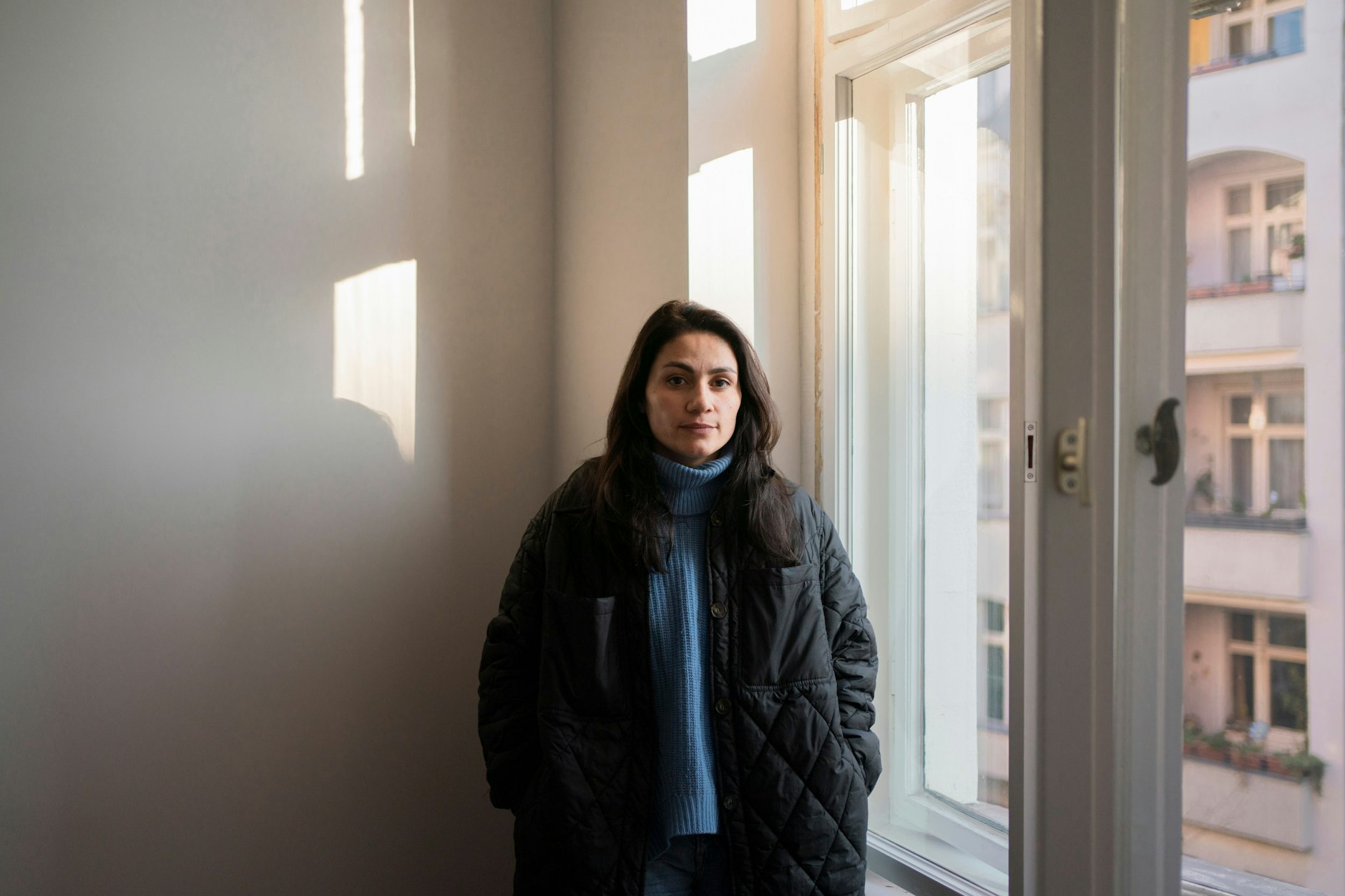 Die Schauspielerin Halima Ilter in der Wohnung ihrer Mutter in Berlin-Schöneberg. Der Familie wurde nach 23 Jahren der Mietvertrag gekündigt.