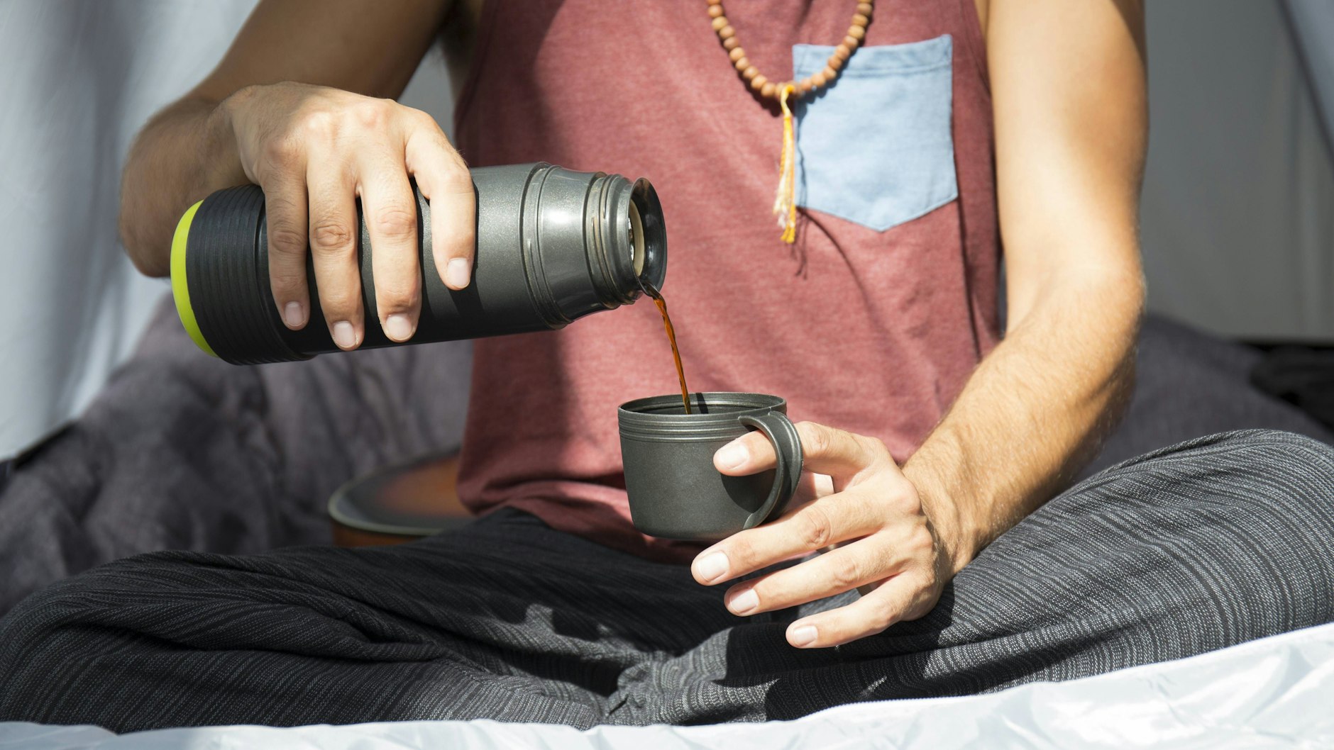 Die Thermoskanne ist noch heute ein wichtiges Utensil, dass auf keinem Ausflug fehlen darf.