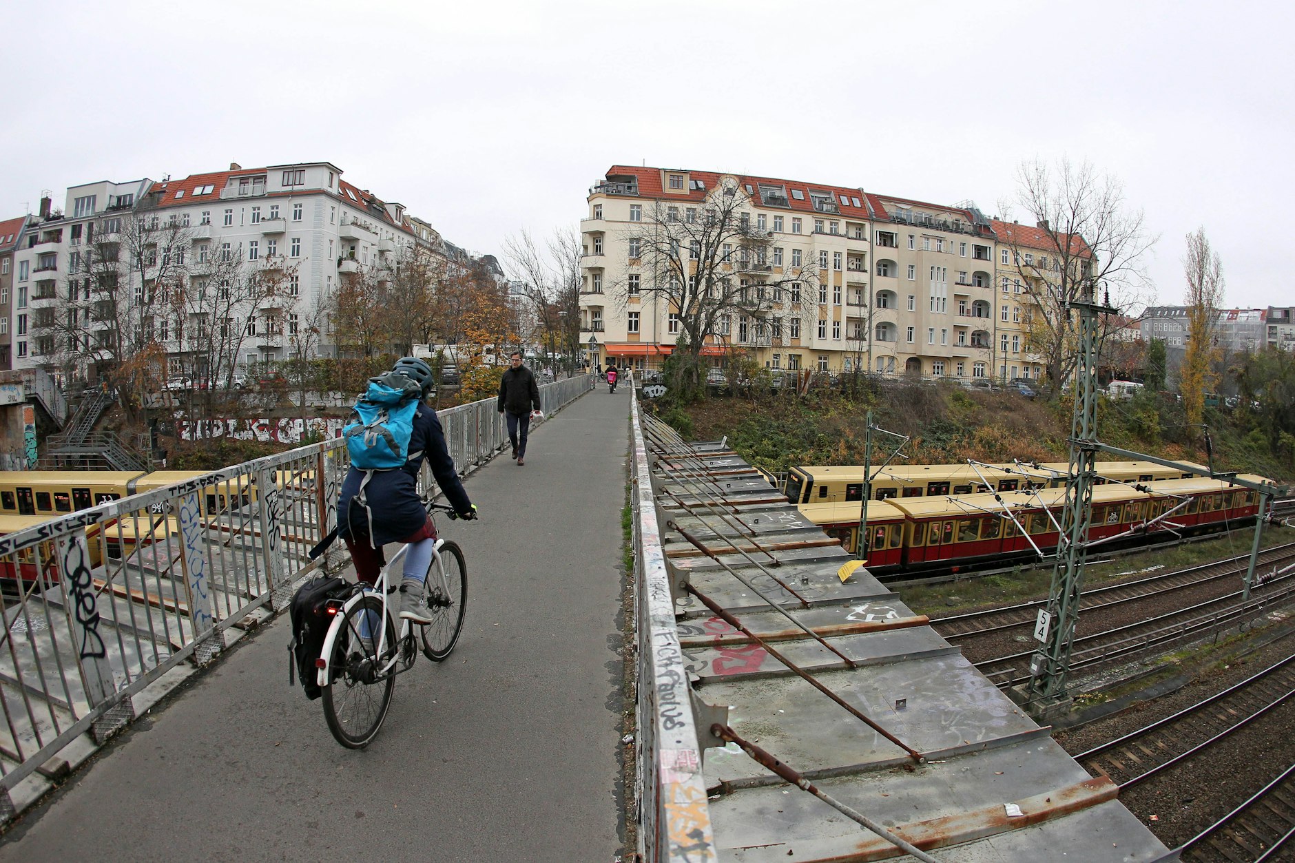 Die Schönfließer Brücke im Prenzlauer Berg soll breiter und schöner werden. 