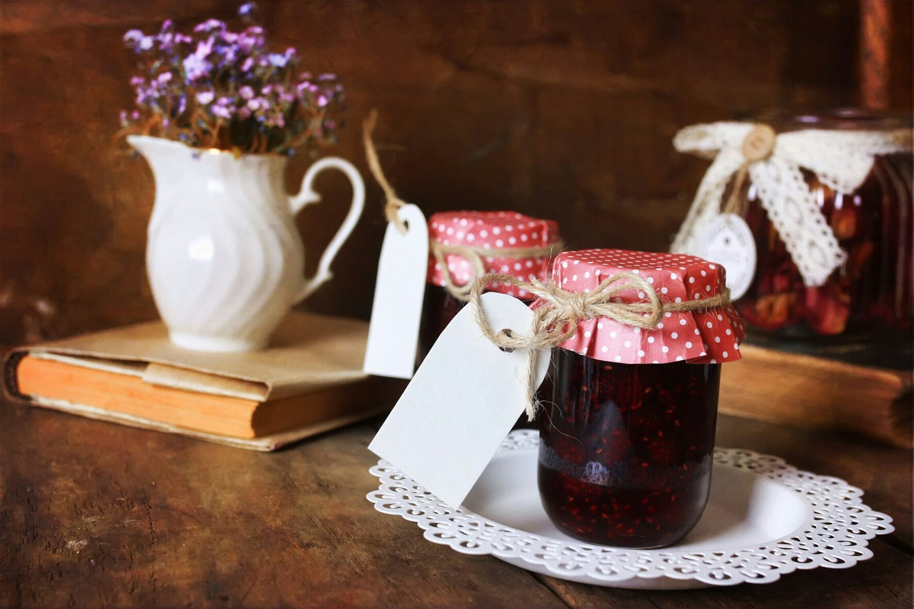 Hübsch verpackt kann ein Glas Marmelade ein nettes Geschenk sein. Dieses Rezept ist dafür perfekt geeignet.