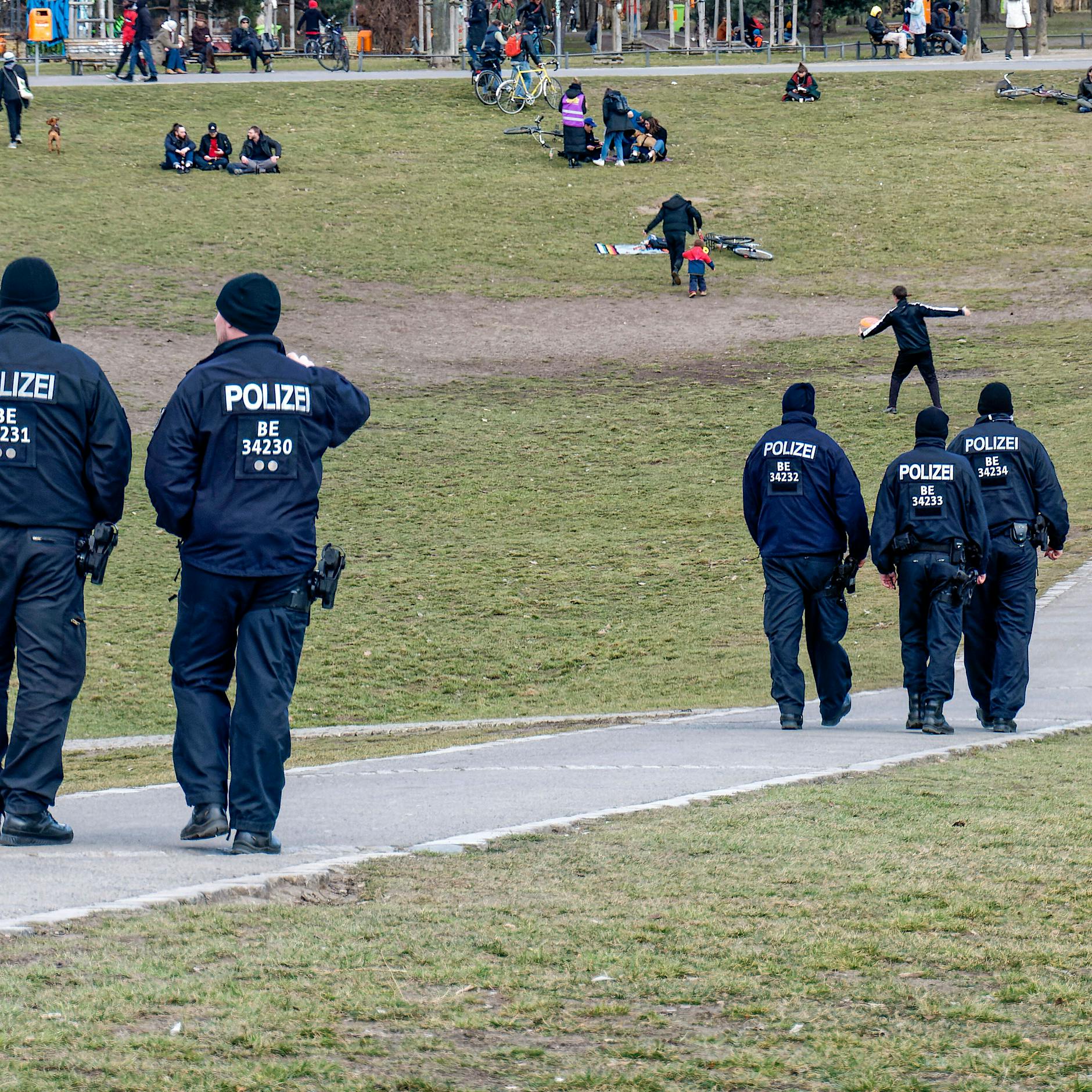 Berlin: Prügelei mit Holzlatten und Metallstangen – neun Festnahmen