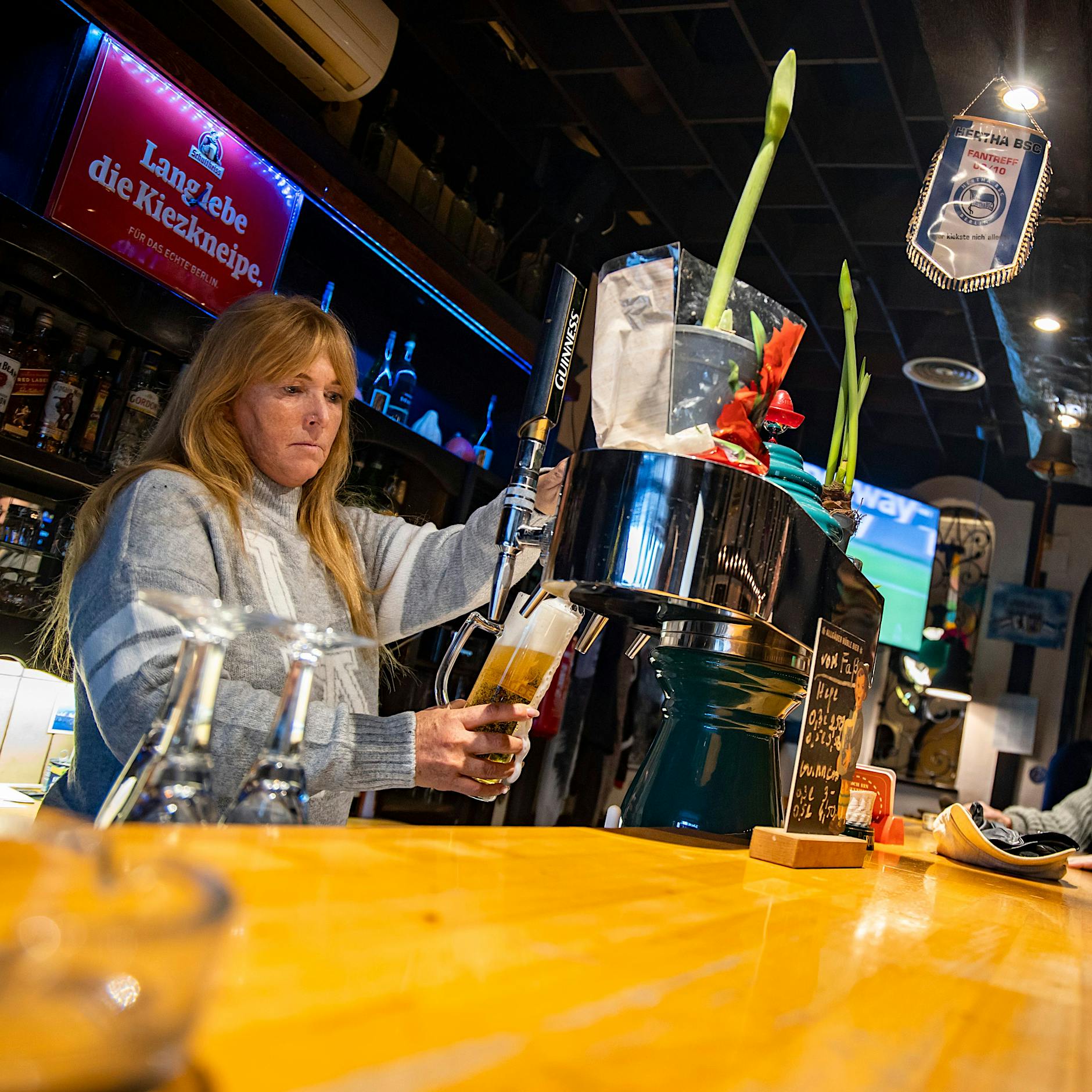Berliner Kneipen-Rundschau zur Katar-WM: „Ein auf Leichen aufgebautes Turnier“