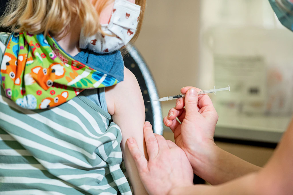 Stiko empfiehlt Corona-Impfung für vorerkrankte Kleinkinder