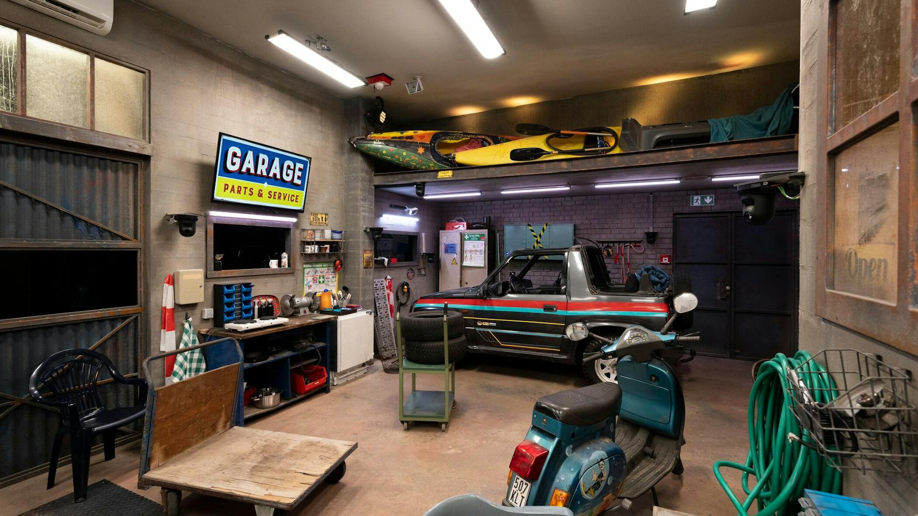 „Promi Big Brother“: Der Blick in die Garage. Es ist auf den ersten Blick die bessere von zwei Unterkünften.