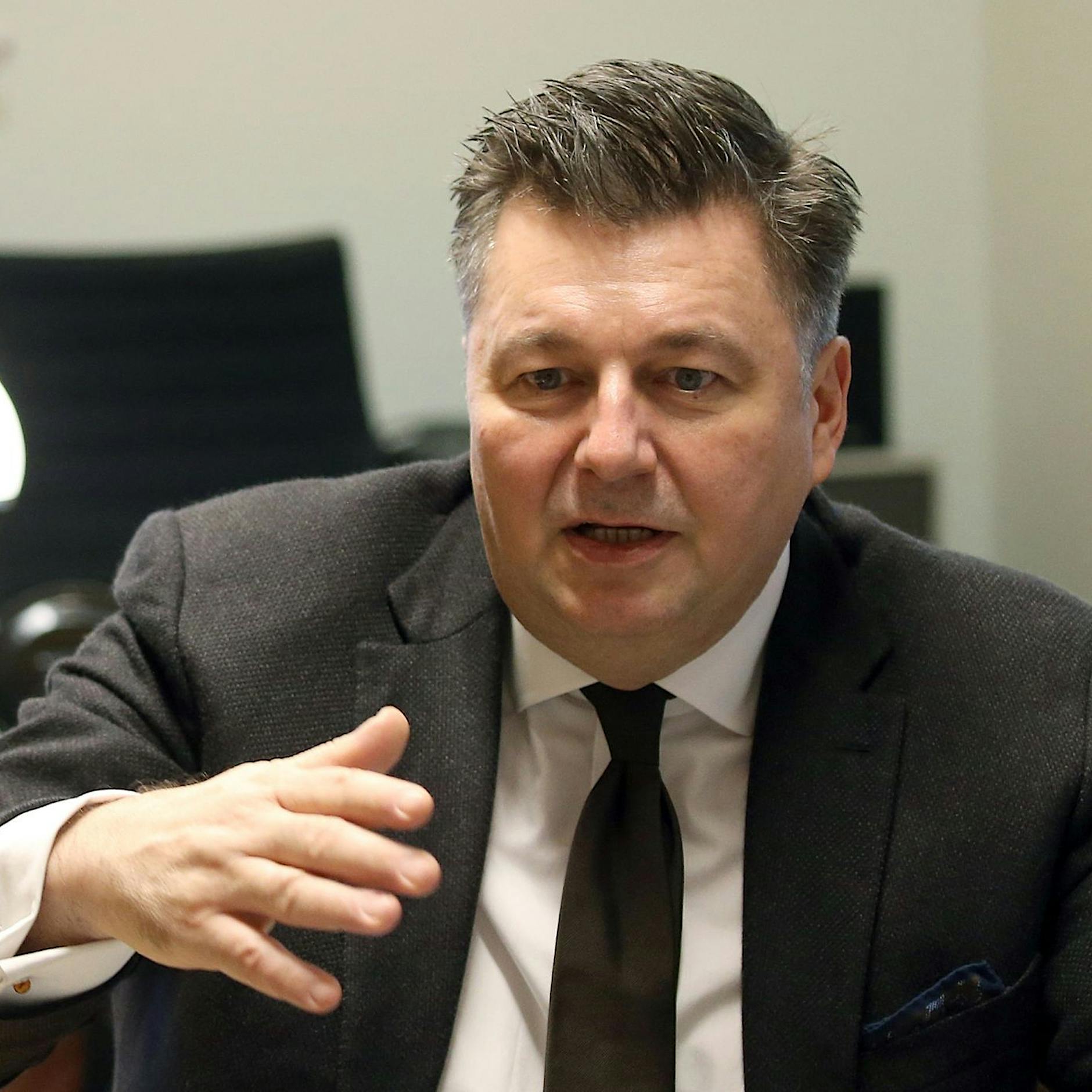 Geisel lehnt Rücktritt ausdrücklich ab: „Ich arbeite“