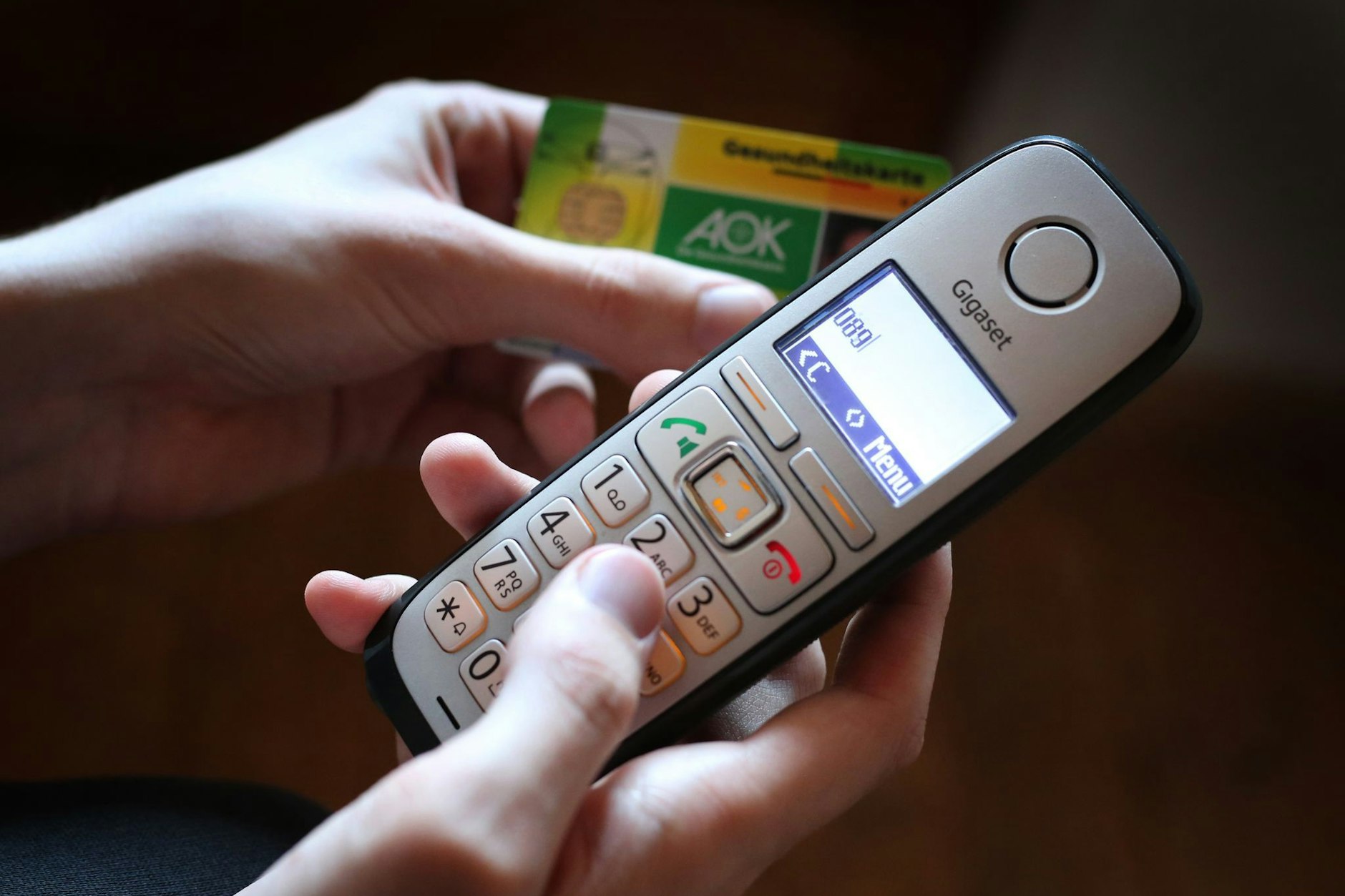 Ein Anruf beim Arzt genügt bis zum Frühling 2023 für eine Krankschreibung.