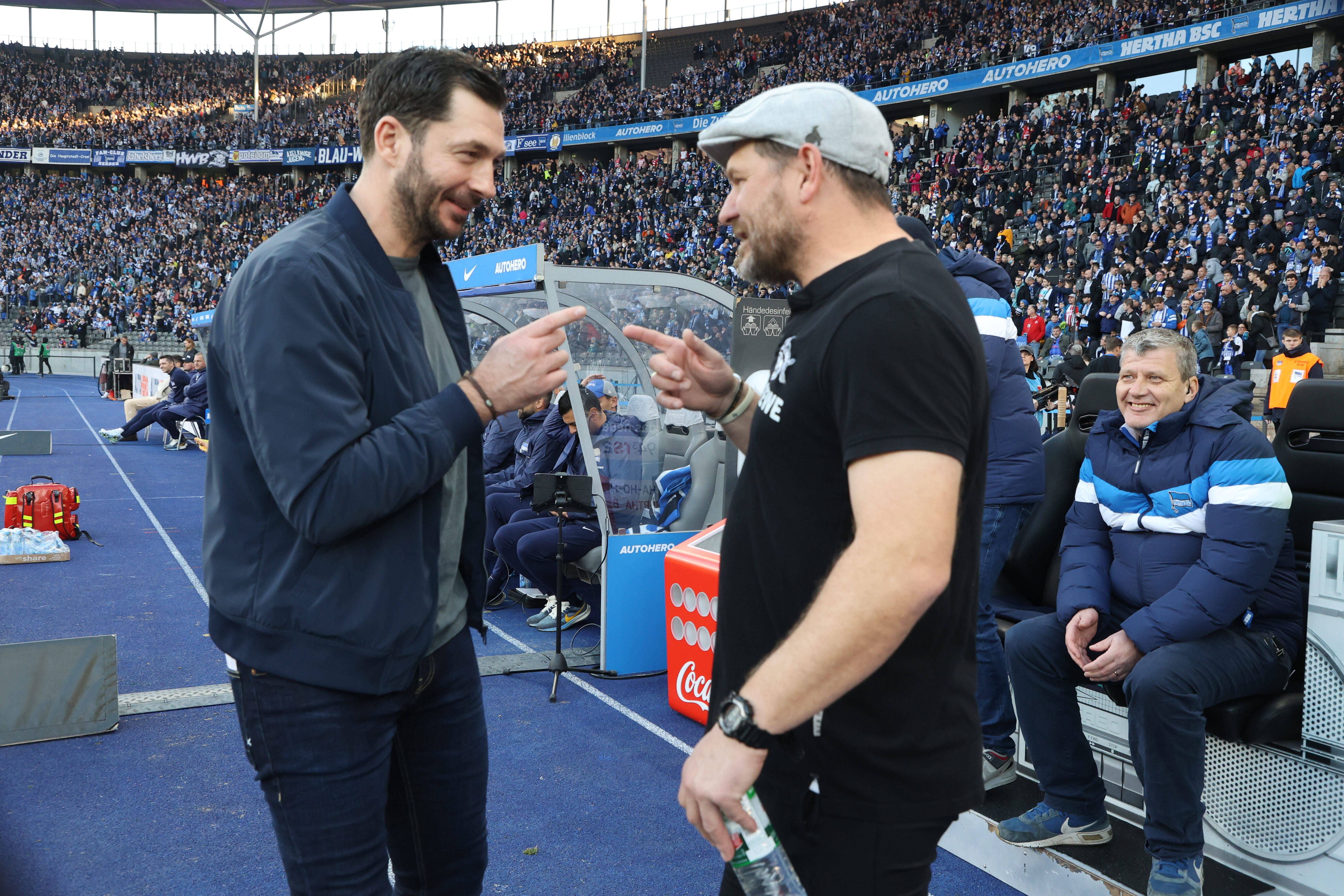 Fußball mit Glühwein? Kölns Steffen Baumgart und Herthas Sandro Schwarz zeigen der WM in Katar die Rote Karte!