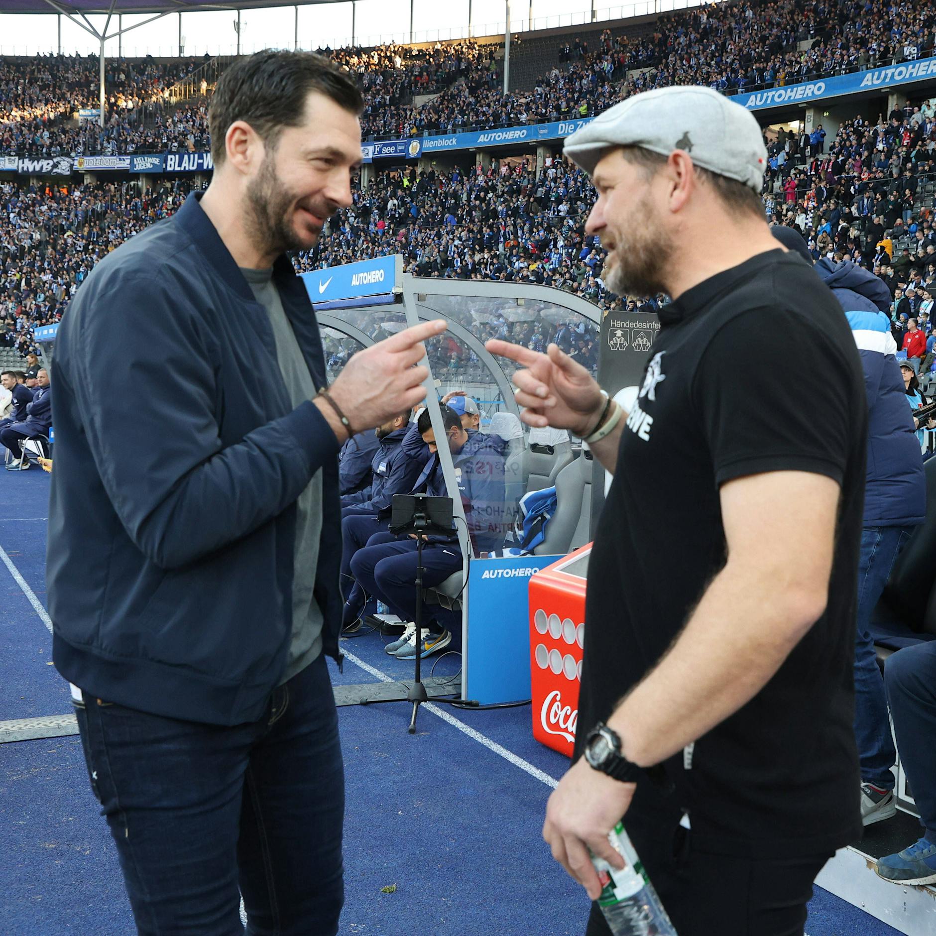 Fußball mit Glühwein? Kölns Steffen Baumgart und Herthas Sandro Schwarz zeigen der WM in Katar die Rote Karte!