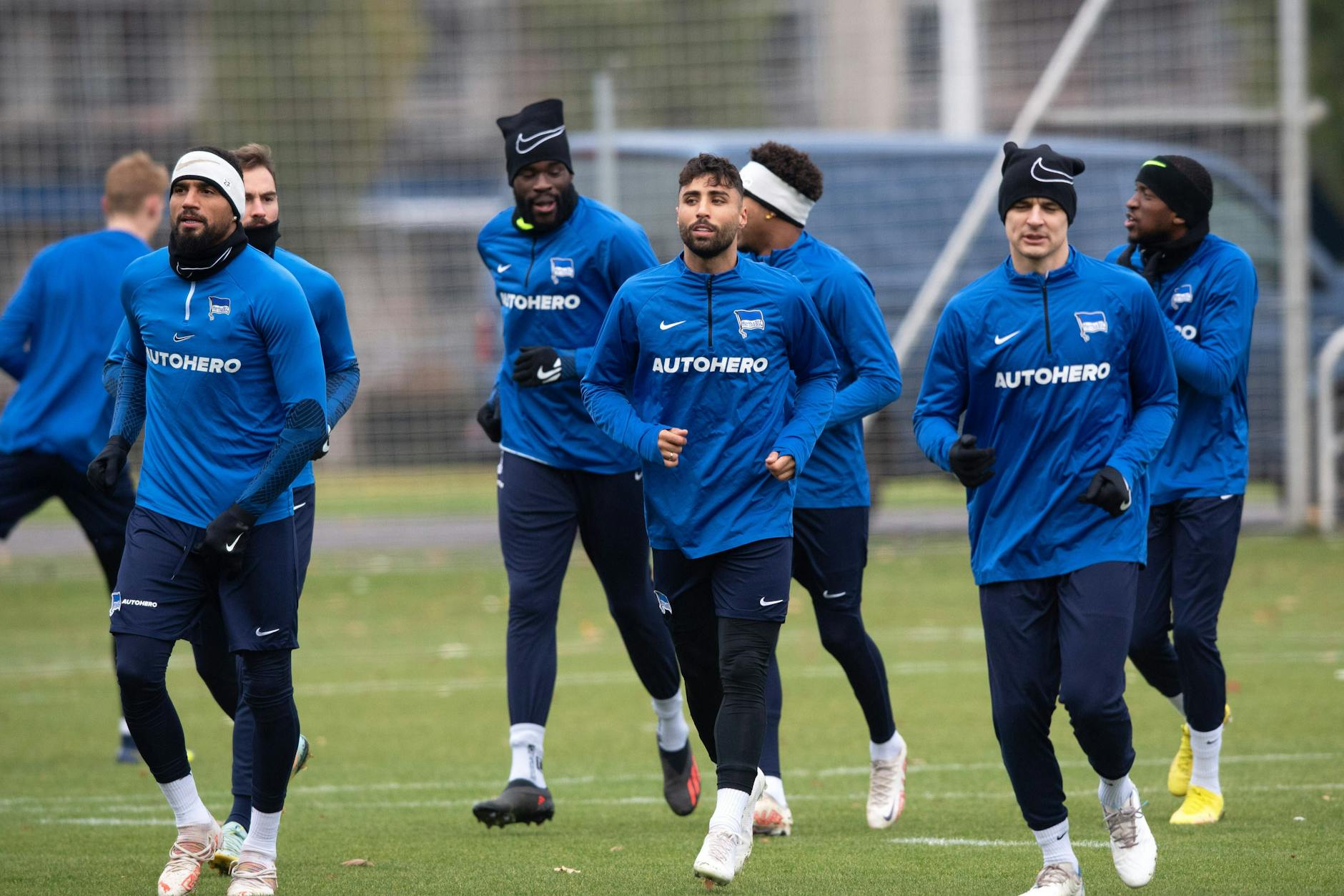 Plötzlich mittendrin: Nader El-Jindaoui (M.), eigentlich bei der U23 zu Hause, durfte am Freitag erstmals mit den Profis von Hertha BSC trainieren. 