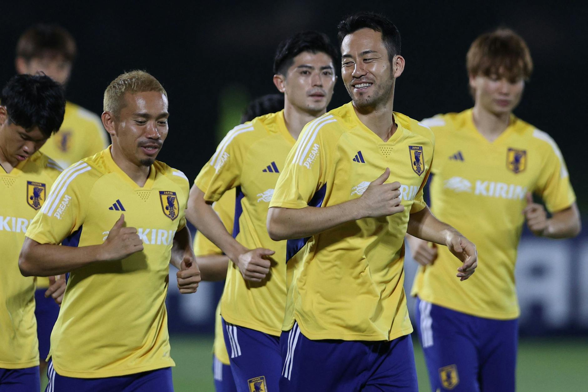 Routine pur für Japan: Yuto Nagatomo (2. v. l., 138 Länderspiele) und Maya Yoshida (2. v. r., 122).