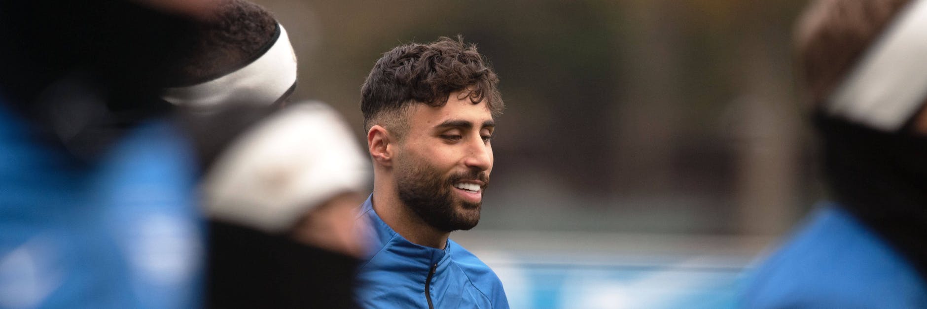 Einfach nur glücklich: Internetstar und Hertha-Stürmer <b>Nader El-Jindaoui (26) durfte nun erstmals unter Trainer Sandro Schwarz mit den Profis trainieren. </b>