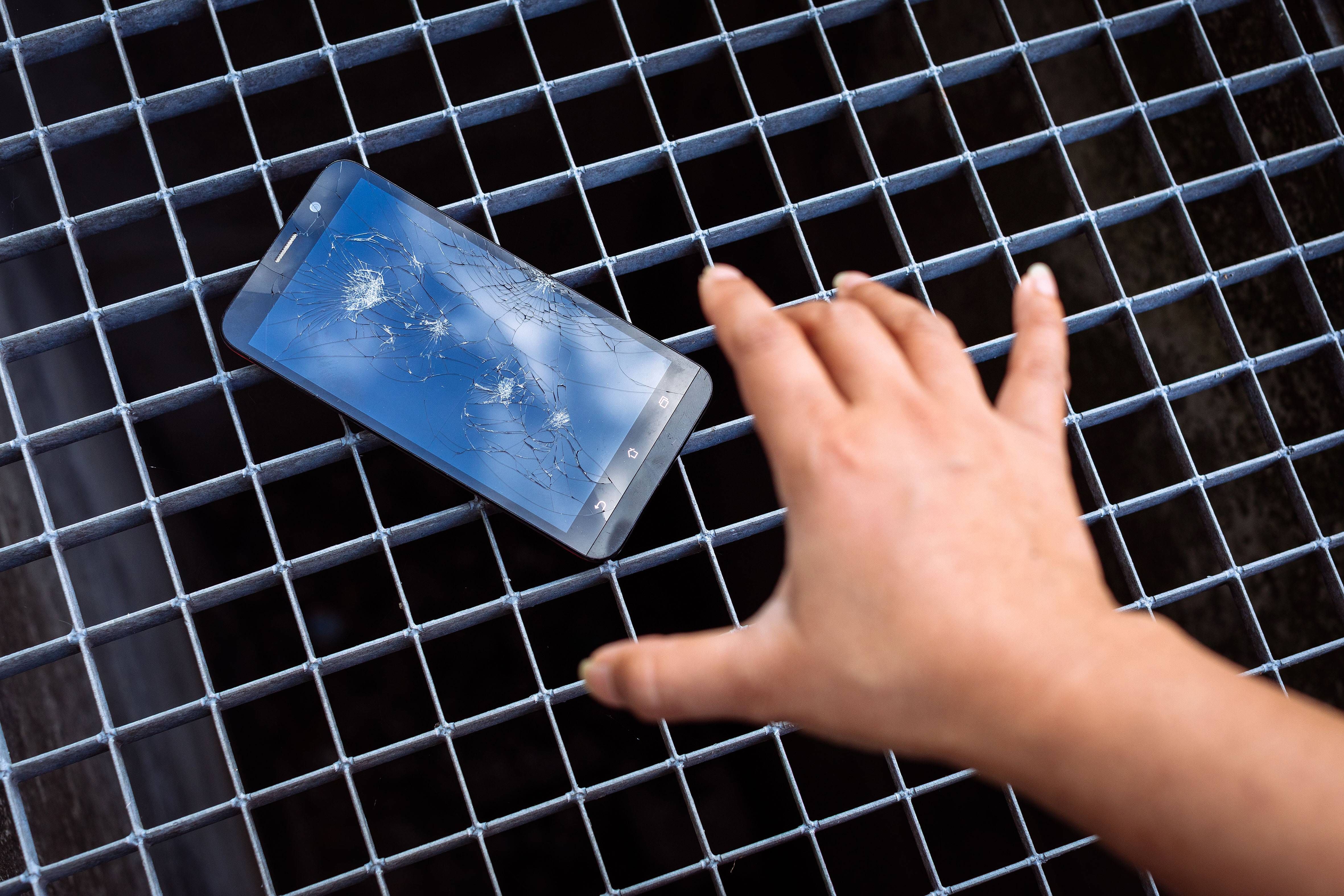 Image - EU beschließt: Handy-Reparaturen müssen einfacher werden - und auch billiger? Das sind die neuen Regeln