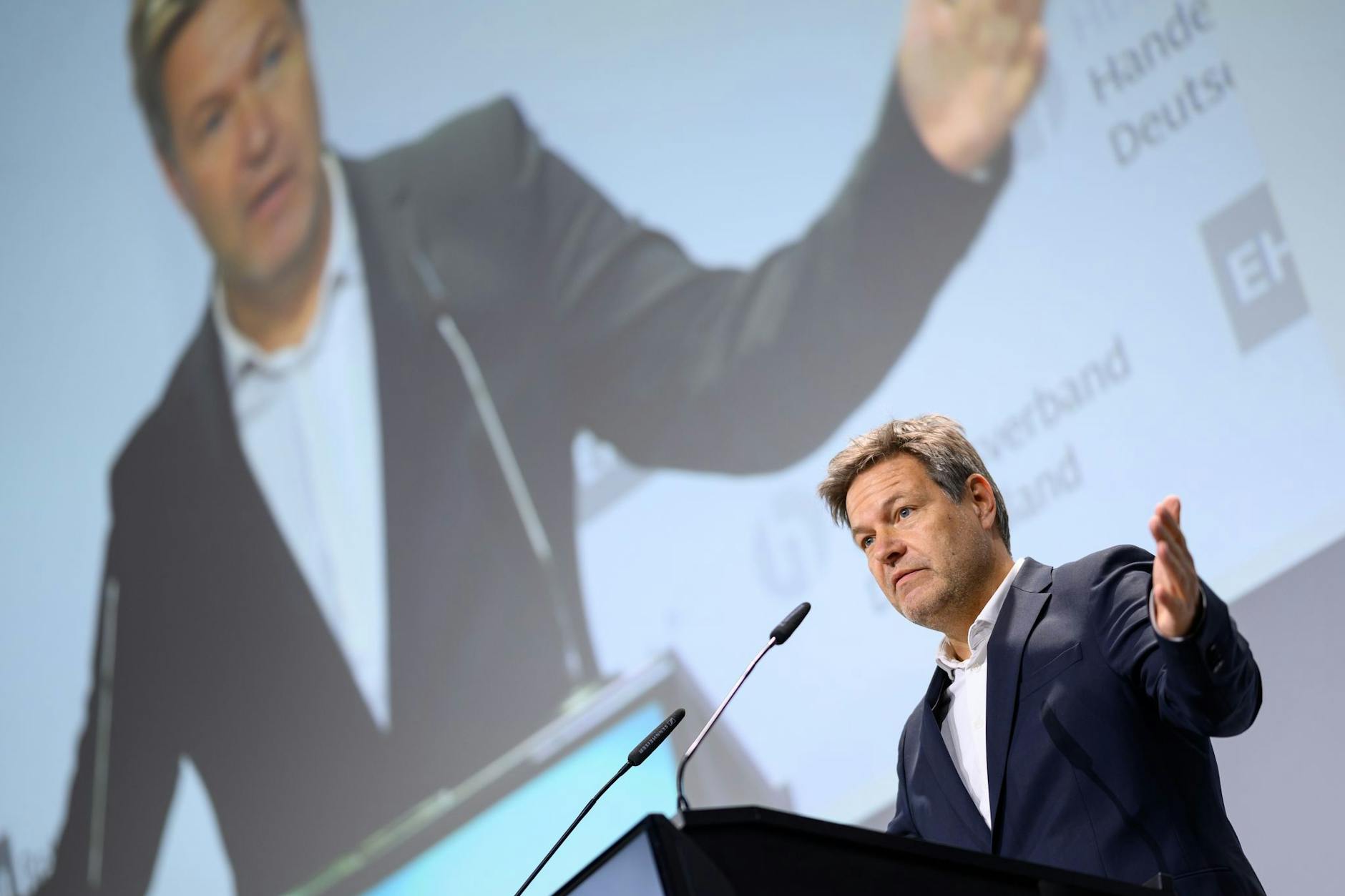 Bundeswirtschaftsminister Robert Habeck (Bündnis 90/Die Grünen) spricht beim Handelskongress 2022.