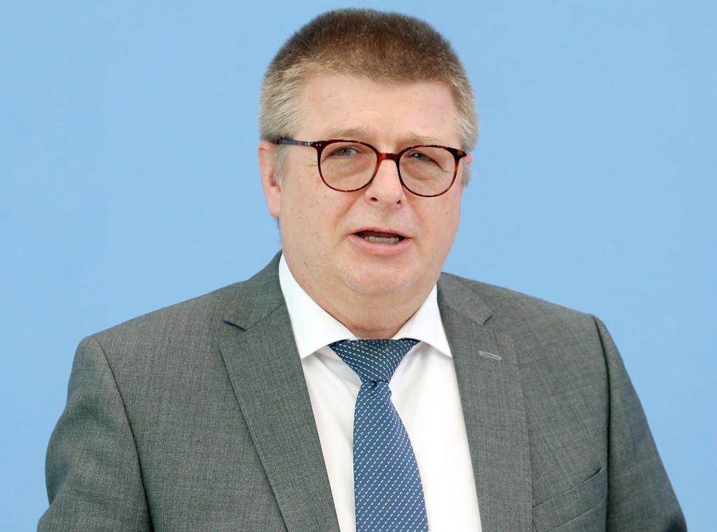 Verfassungsschutz-Chef nennt Dobrindt-Aussage „Nonsens“