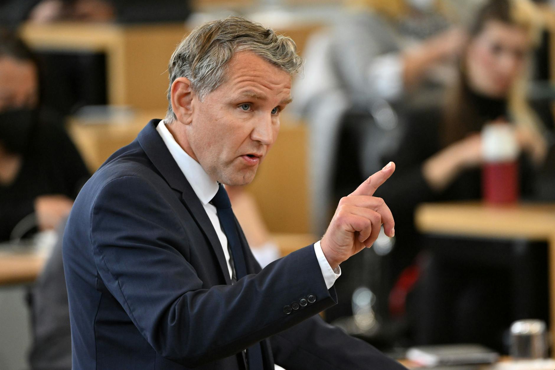 Björn Höcke, AfD-Fraktionschef, spricht im Plenarsaal des Thüringer Landtags.