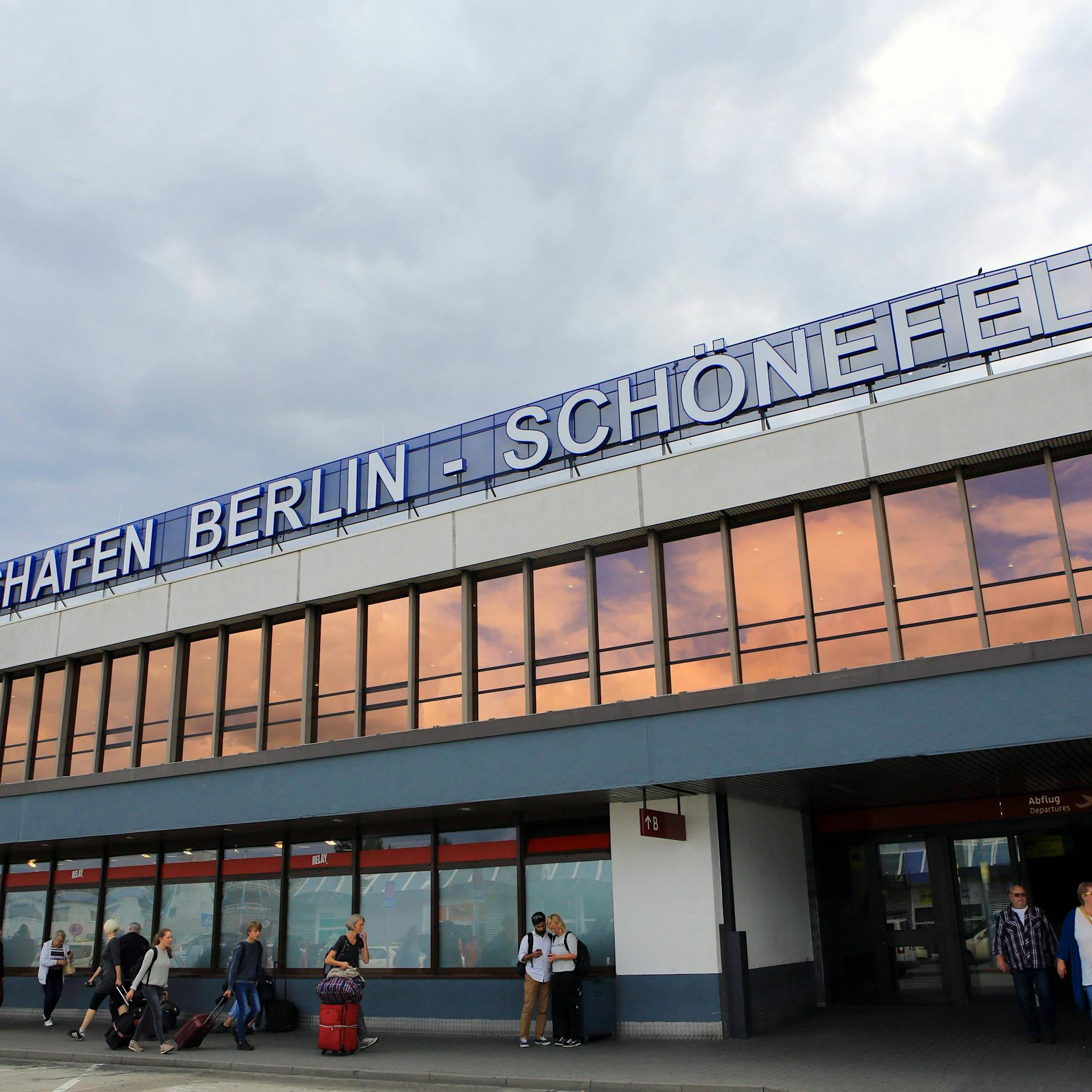 Jetzt beschlossen: Endgültiges Aus für den ehemaligen DDR-Zentralflughafen Schönefeld. Was aus dem Gebäude wird, ist unklar