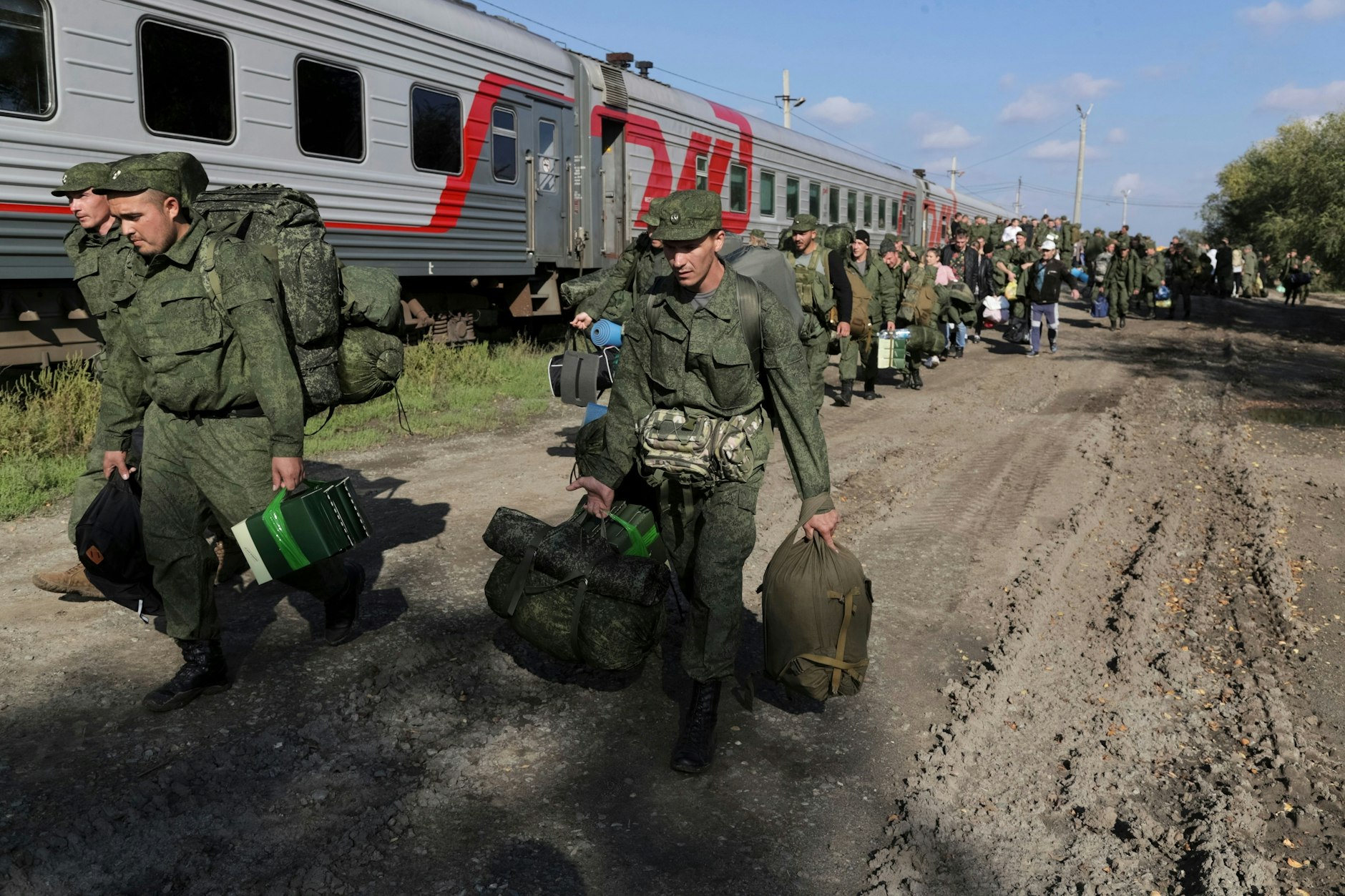 Russische Rekruten kommen auf einem Bahnhof an (Symbolbild).&nbsp;