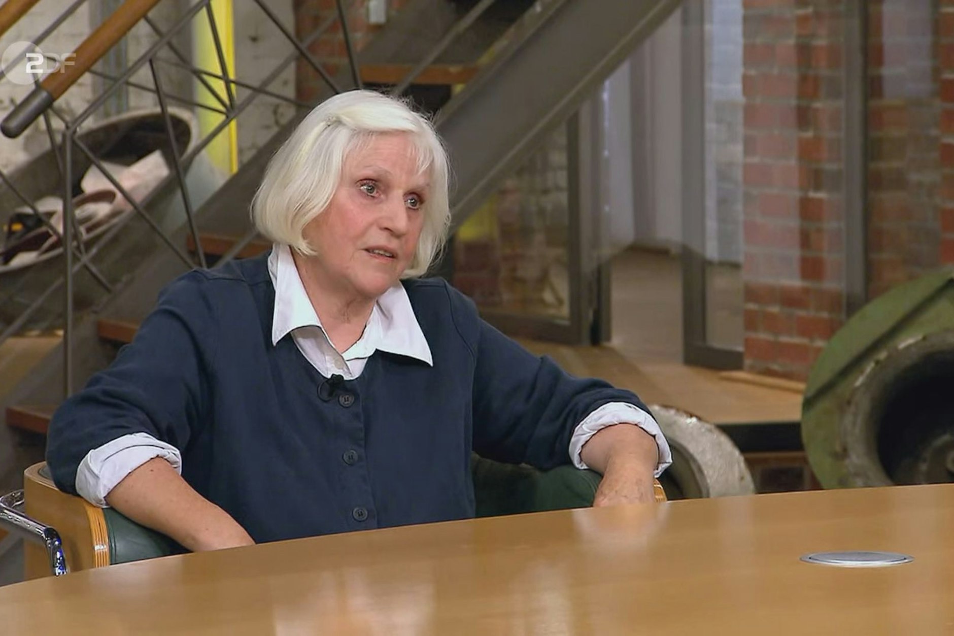 Ute Schön ist geschockt: Keiner der Händler bei Bares für Rares hat Interesse an ihren Möbeln - sie muss sie wieder mitnehmen.