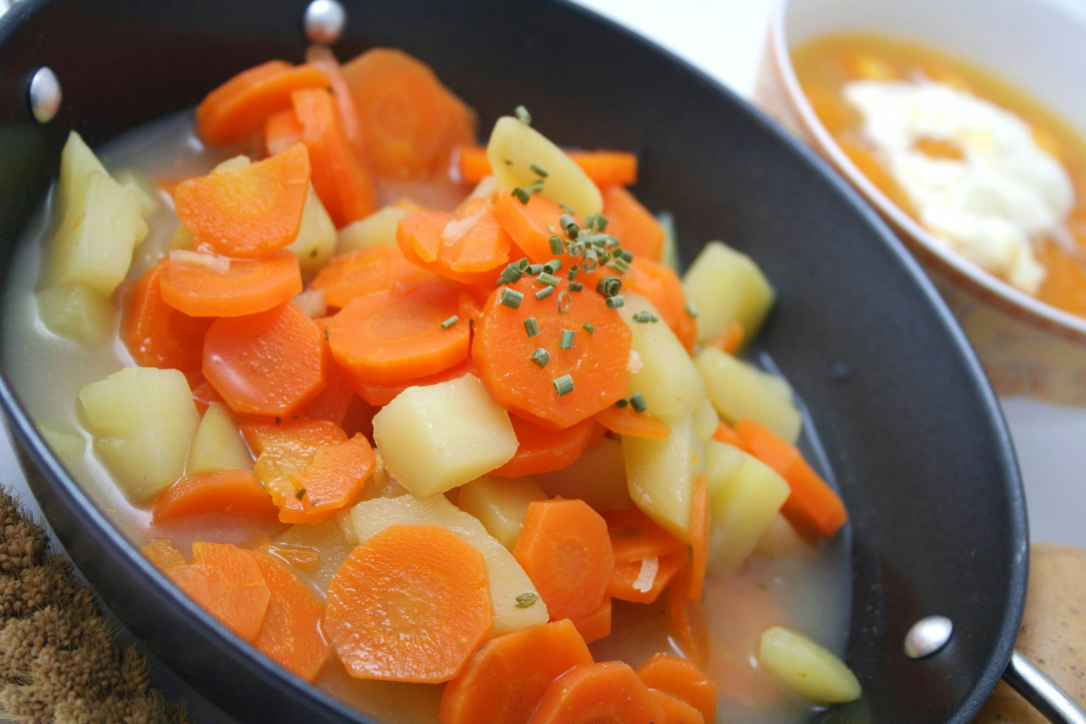 Leckeres Spar-Rezept für kalte Tage: Möhreneintopf mit Kartoffeln und ...