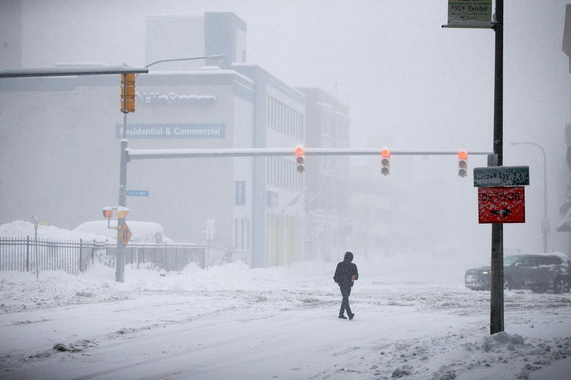 Ein gefährlicher Schneesturm hat in den USA Teile des Bundesstaats New York lahmgelegt. 