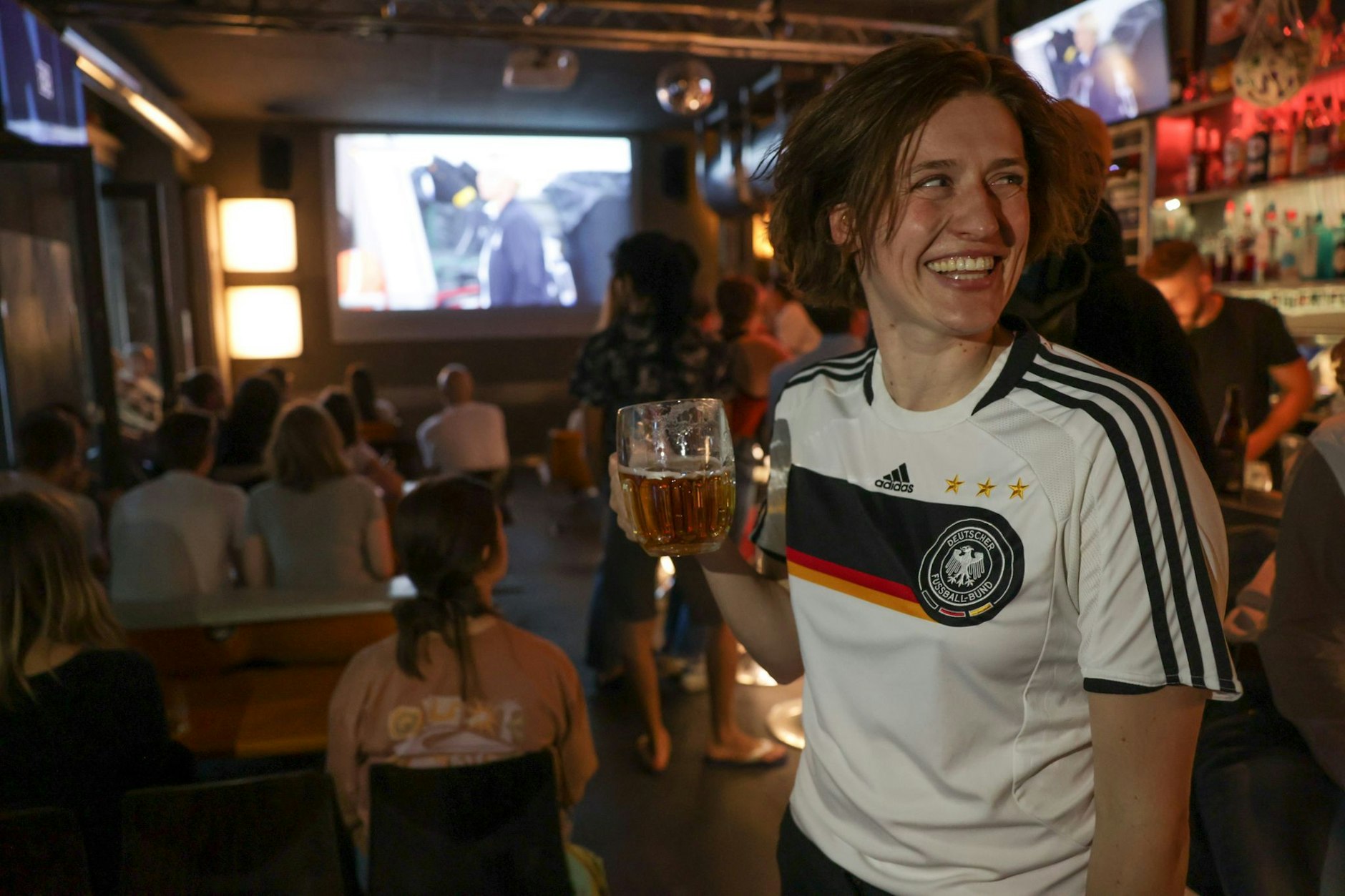 Public Viewing in einer Bar (Symbolbild).&nbsp;