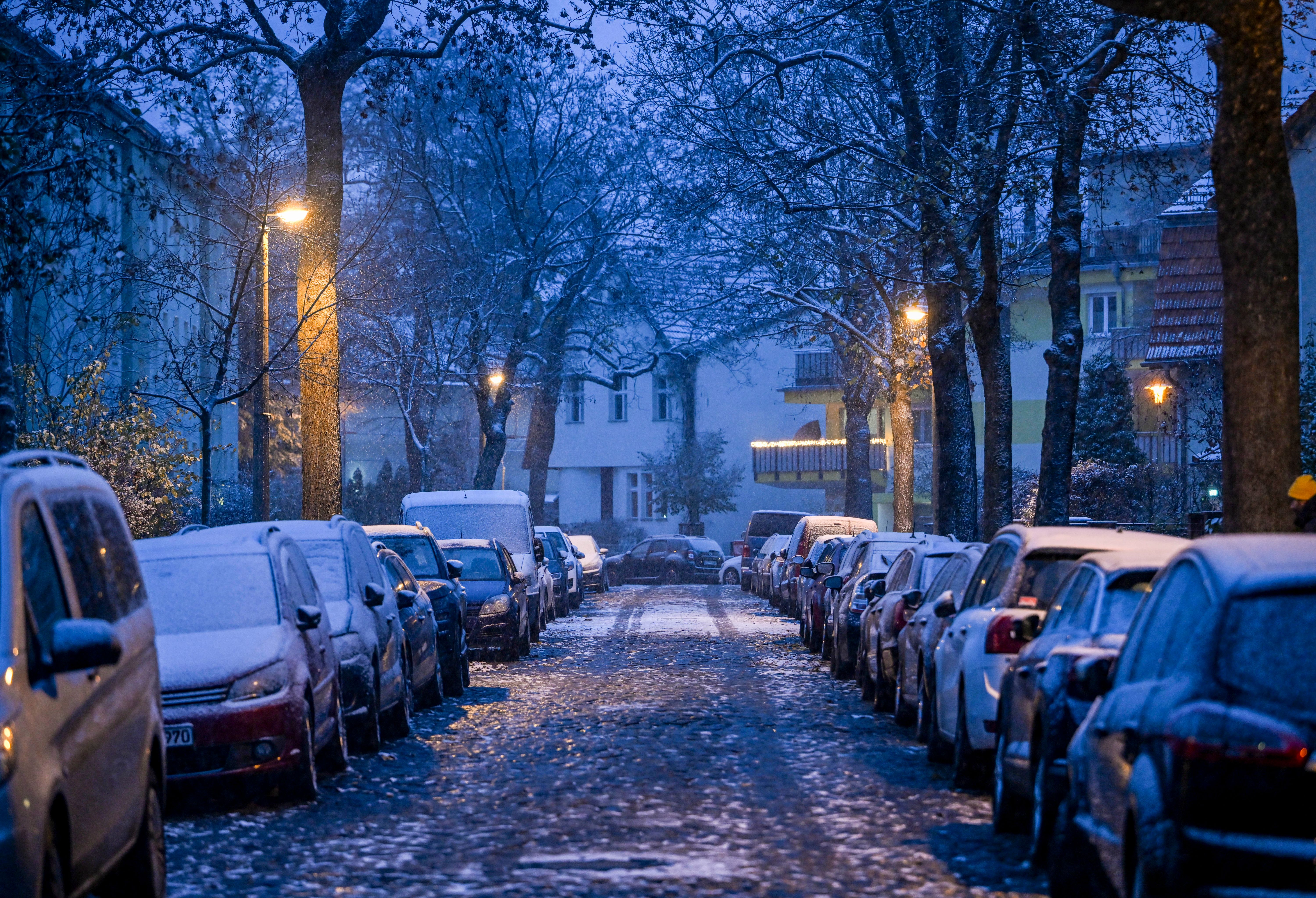 Warnung vor Glätte in Berlin: Winterdienst der Stadtreinigung ist unterwegs