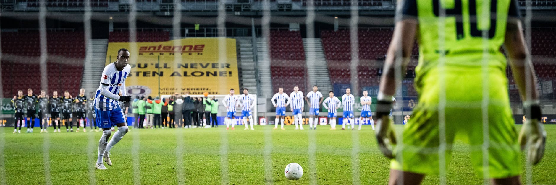 Herthas Dodi Luekbakio verwandelte noch sicher, dann scheiterte Deyo Zeefuik vom Punkt und das Elfmeterschießen gegen 1860 München ging verloren. 