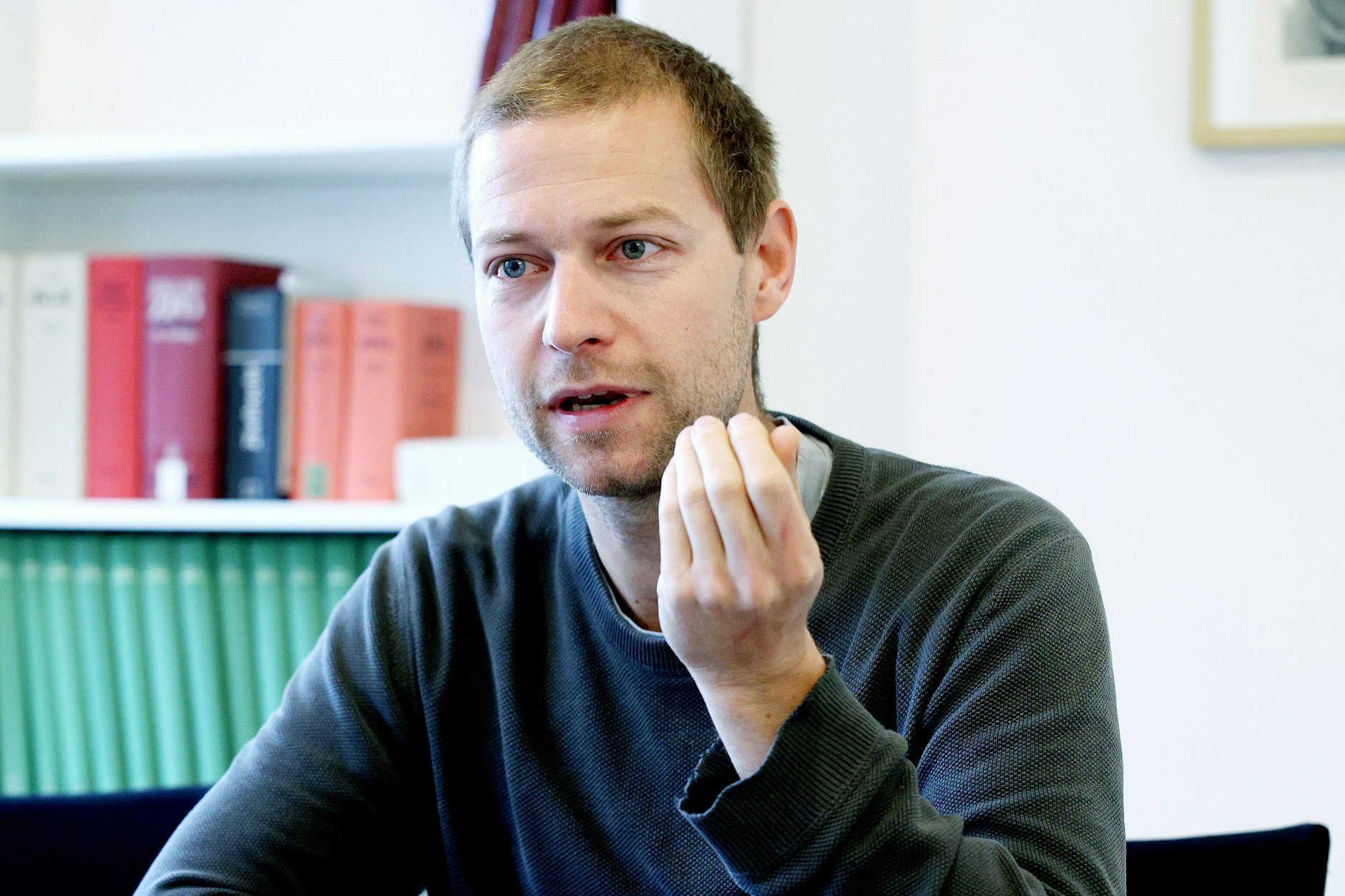 Lukas Theune vertritt als Anwalt die Straßenblockierer der Gruppe „Letzte Generation“ vor Gericht.