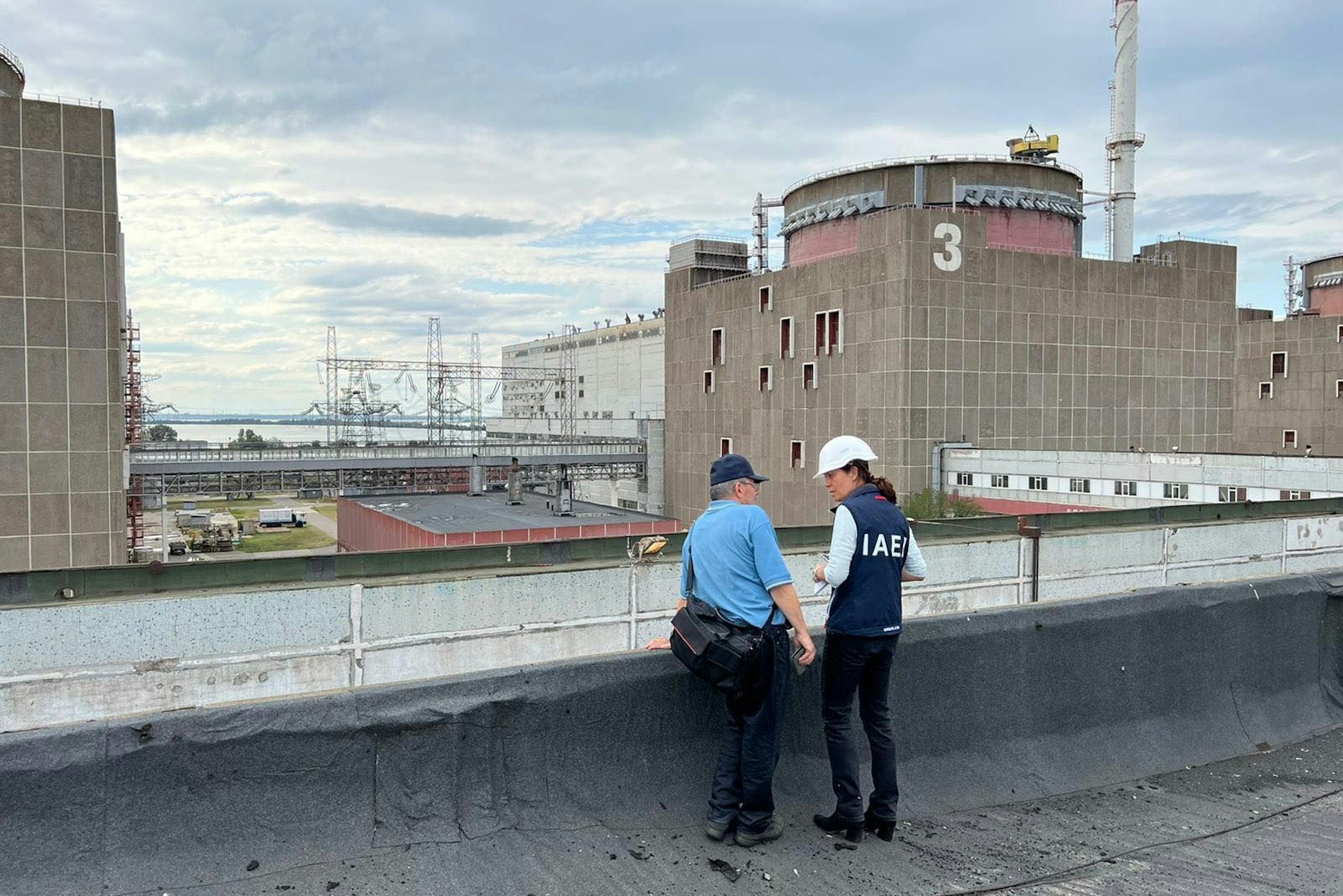 IAEA-Experten trafen am 2. September am umkämpften Atomkraftwerk Saporischschja ein. Einige blieben am Ort.