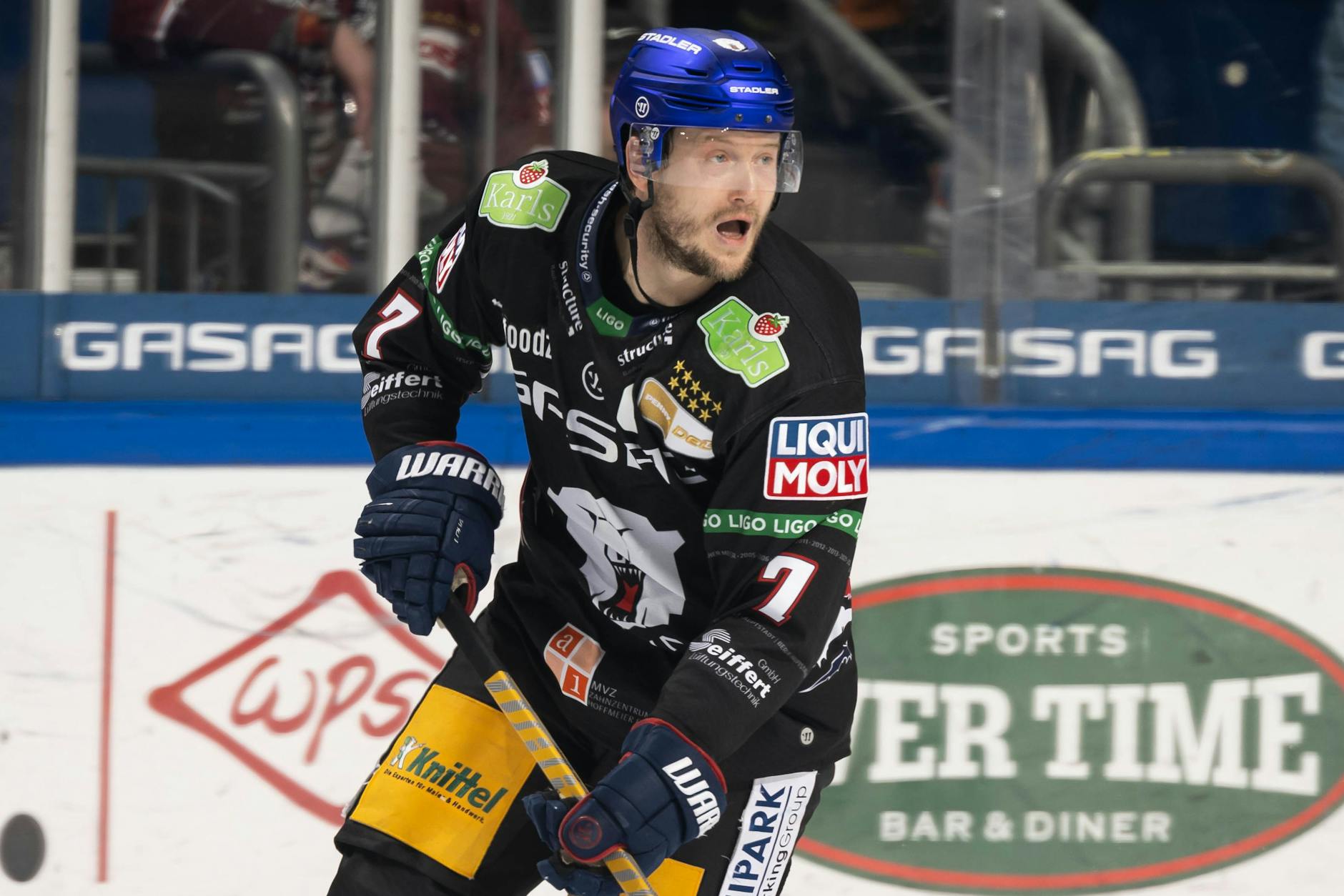 Da staunt auch ein so erfahrener Mann wie Frank Hördler: Seine Eisbären kommen einfach nicht in die Erfolgsspur.