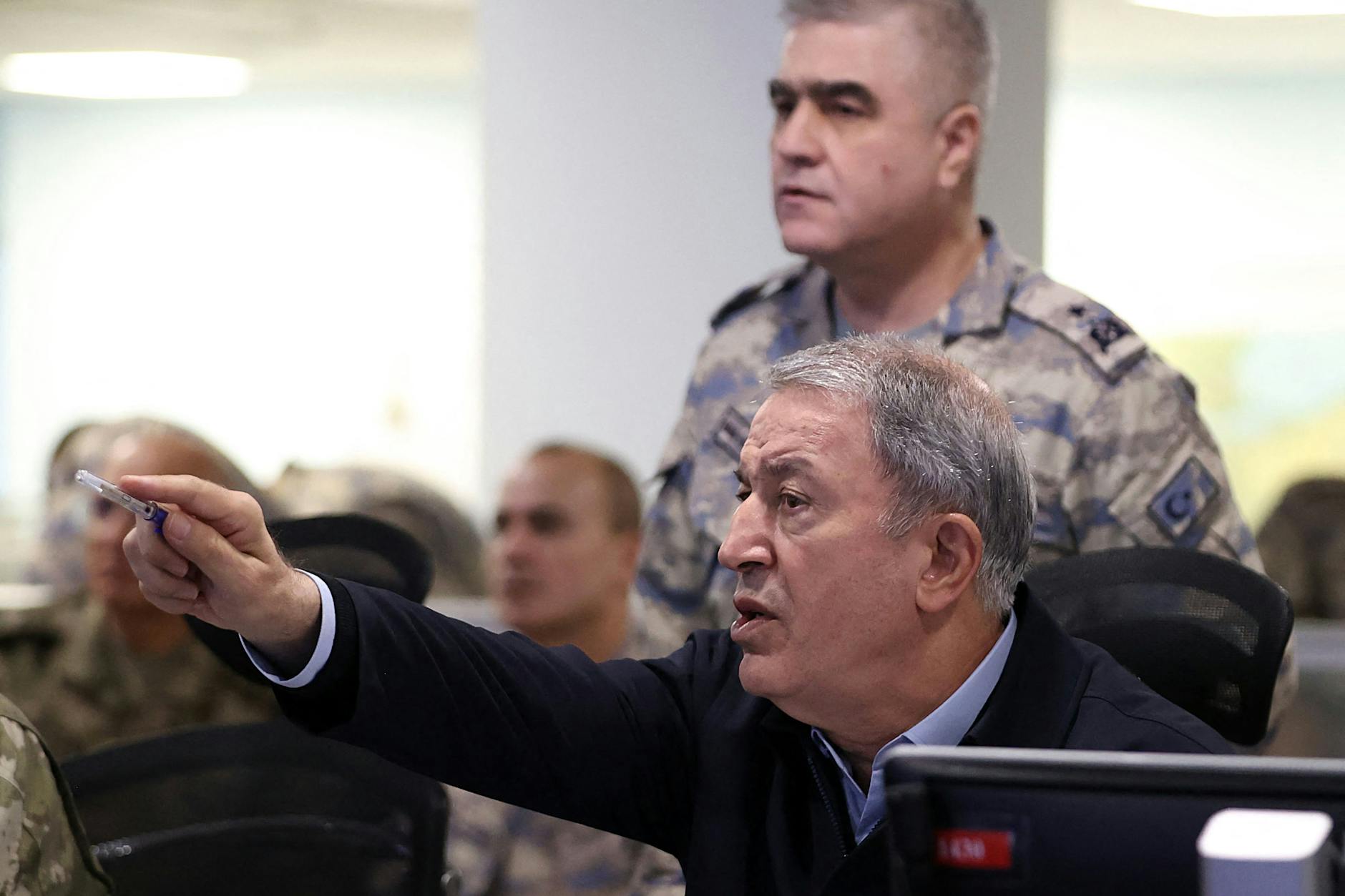 Der türkische Verteidigungsminister Hulusi Akar in der Luftwaffen-Befehlszentrale