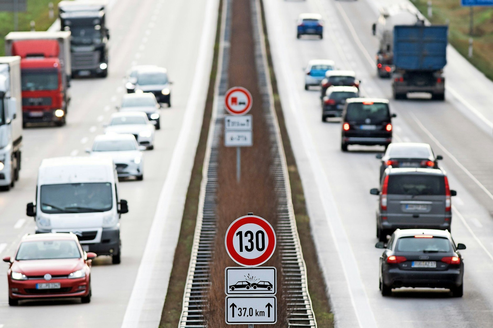 Die Geschwindigkeitsbegrenzung  auf Tempo 130 auf der A13 beruhigte den Verkehr und ließ die Unfallzahlen deutlich sinken.