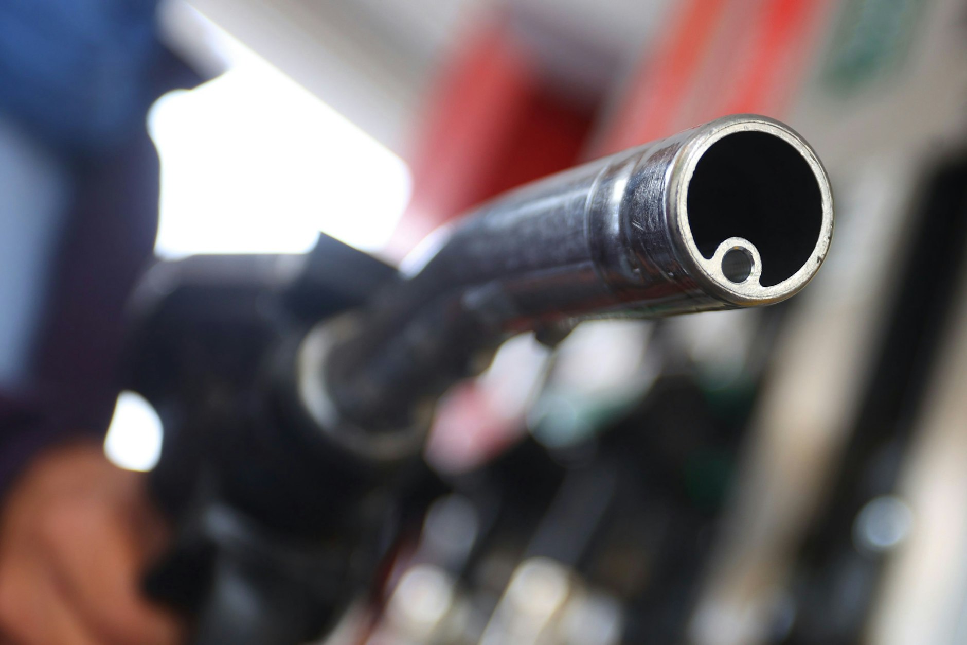 An der Zapfsäule tut sich etwas - plötzlich fallen seit einigen tagen die Spritpreise.