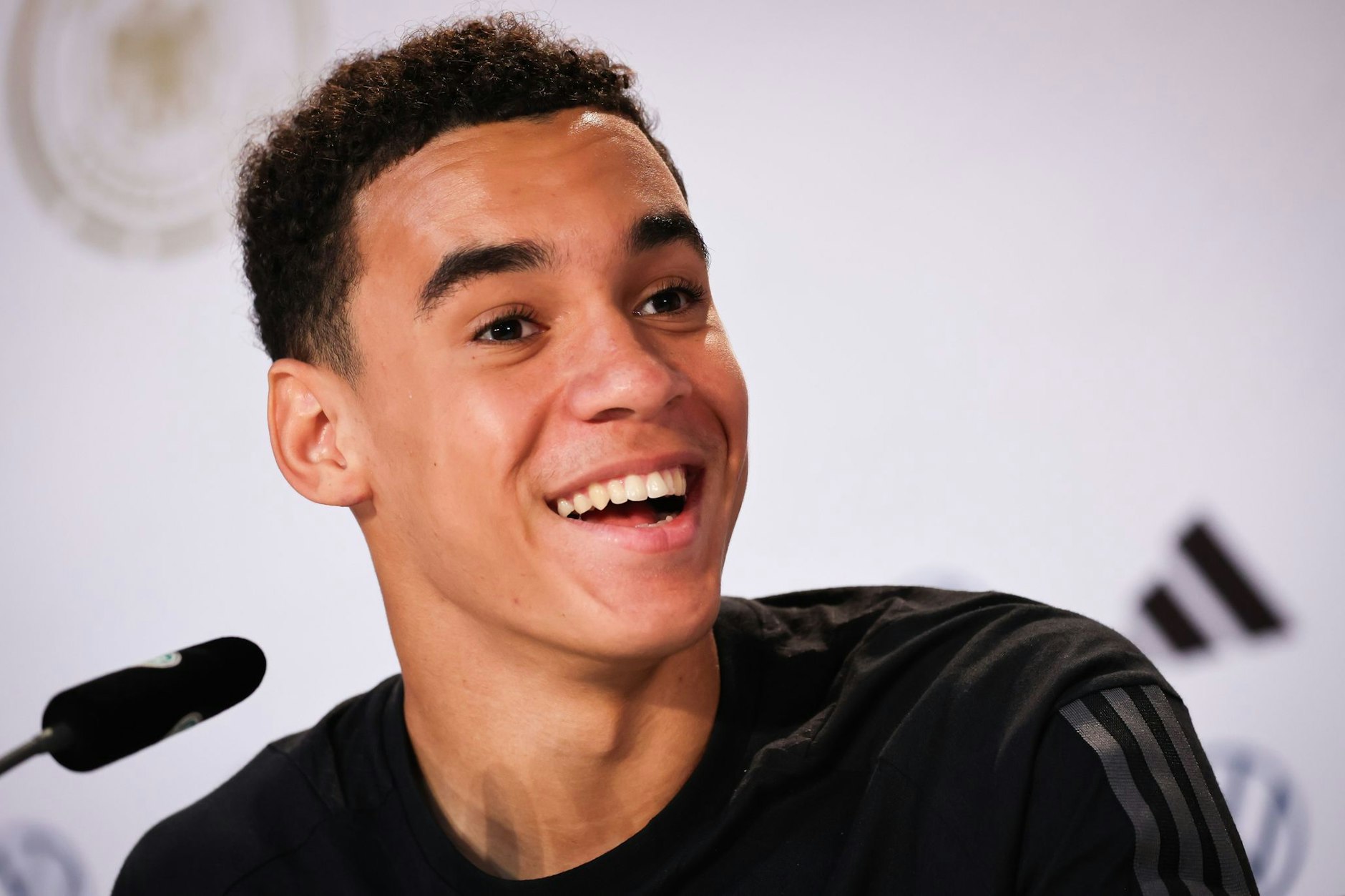 Nationalspieler Jamal Musiala wirkt so, als sei er eigentlich immer gut gelaunt.