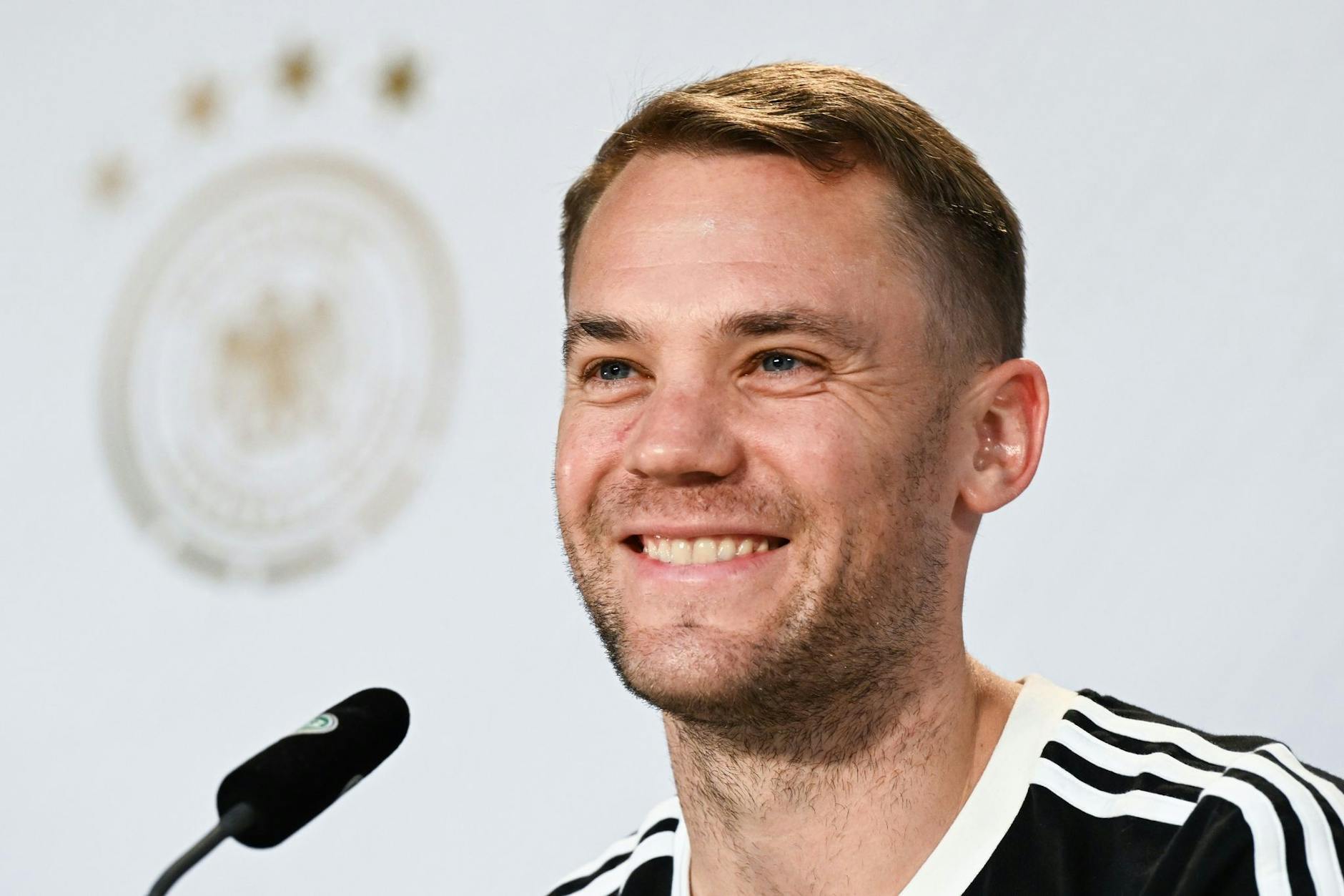 DFB-Torhüter Manuel Neuer will mit der One-Love-Binde auflaufen.