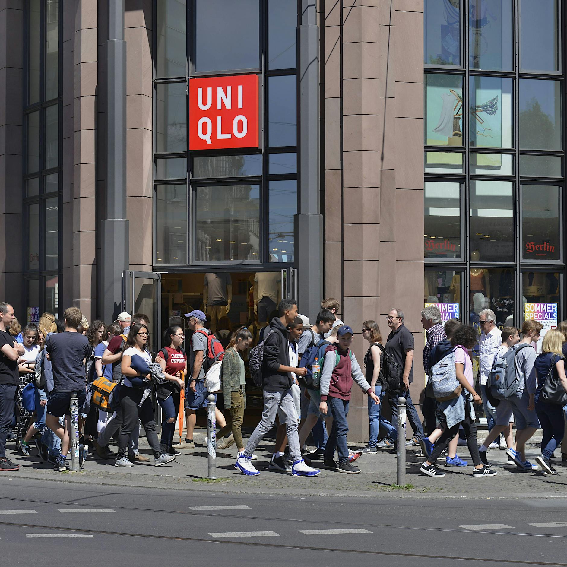 Wo, wenn nicht hier? Warum der Hackesche Markt autofrei werden muss