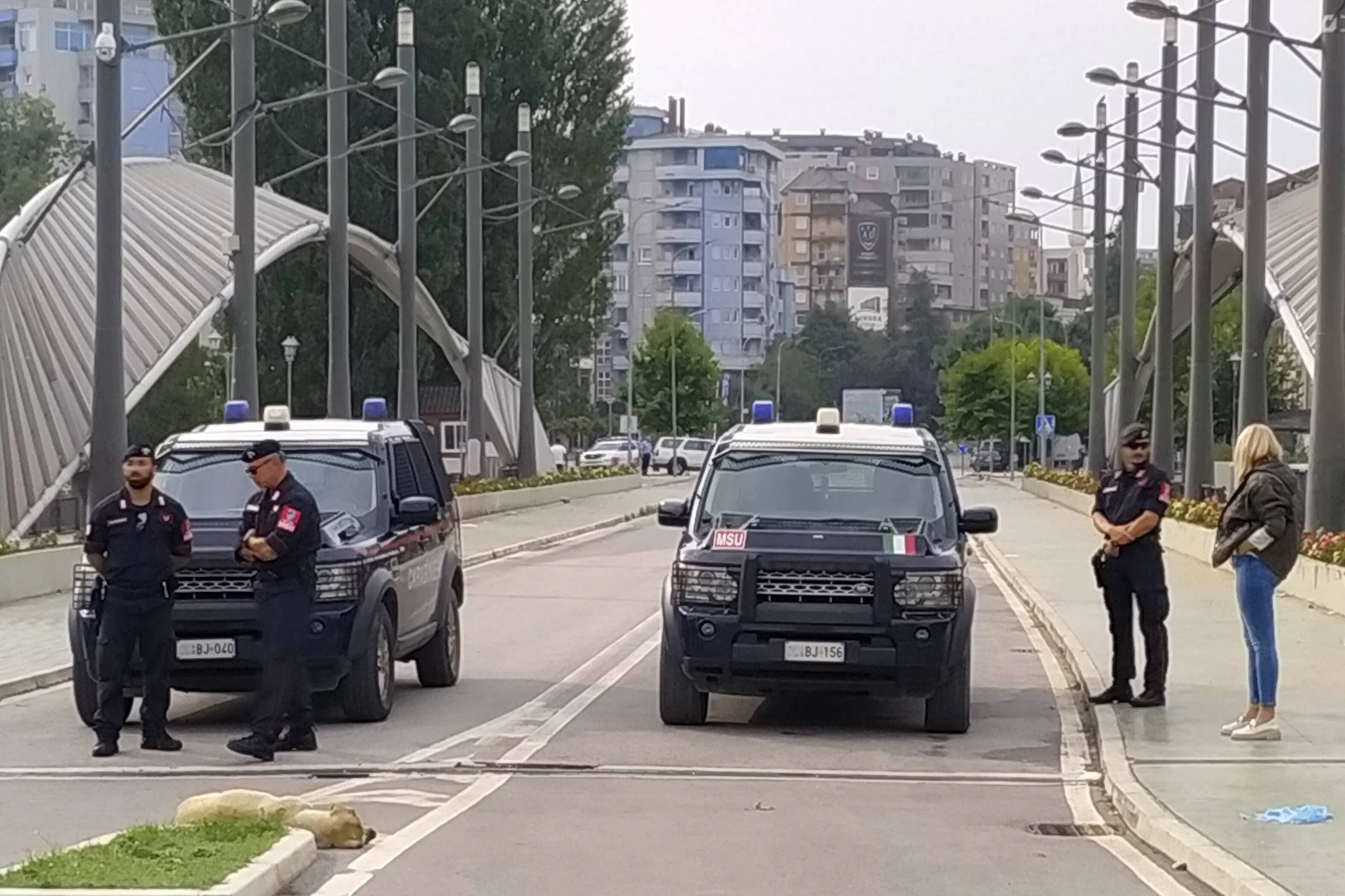 Die Brücke zwischen dem von Serben dominierten Nordteil von Mitrovica und dem von Albanern dominierten Südteil gilt als Symbol für den brüchigen Frieden im Kosovo.